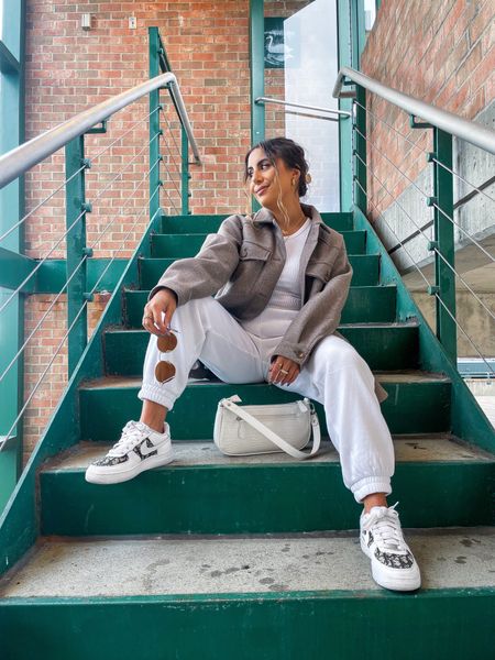 Neutral jogger fit for fall🤎

#LTKfindsunder50 #LTKstyletip #LTKSeasonal