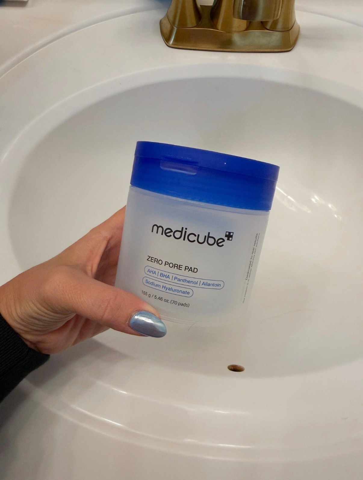 If your skin has been looking a little meh lately — uneven, dull, textured — this is the reset.

These kojic + turmeric pads gently exfoliate while brightening, so you’re smoothing and evening tone at the same time. No complicated 12-step routine. No irritation spiral. Just consistent glow.

I’ve been focusing on simple swaps that actually make a difference — and this one earned its spot.

@amazonfindsandfashion 


#LTKmorningroutine #LTKBeauty #LTKselfcare