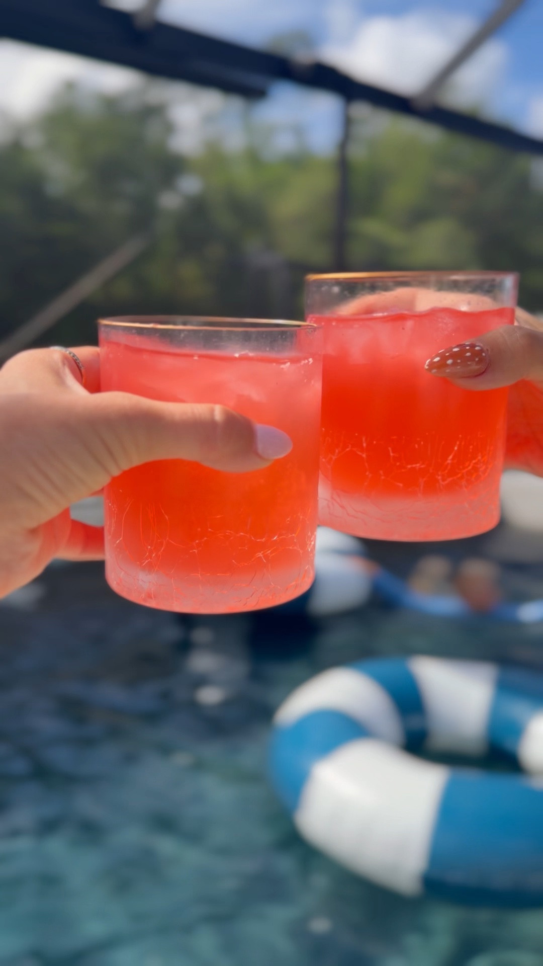 When you want a little drinky drink but aren’t feeling alc. These mocktails by @Navi Mocktails are so good!!
