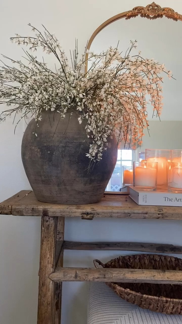 Spring has sprung! These florals are my favorite for Spring so had to share this old video 

#springstyle #springstyling #ltkhome #homeinspo #organicdecor 

COMMENT: SPRING to get links