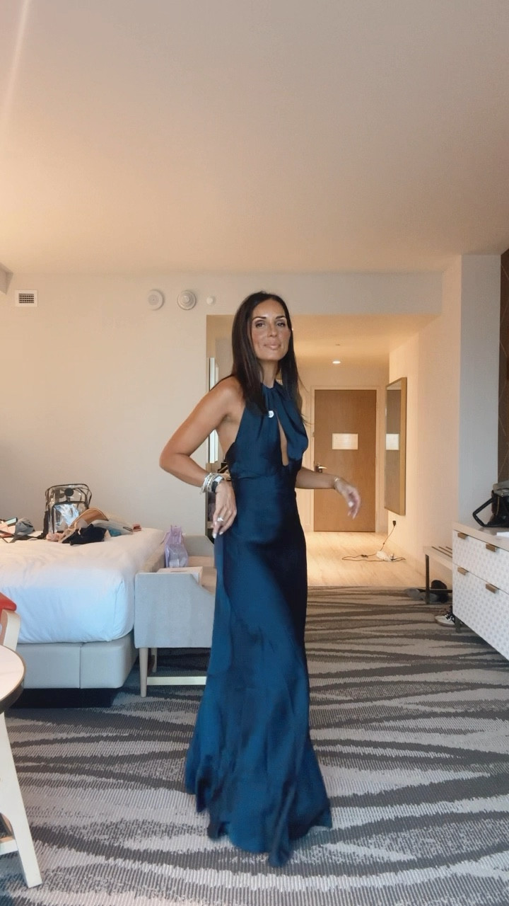 Gala but make it NAVY! Fits true to size 💙

#LTKWedding #LTKOver40 #LTKFindsUnder100