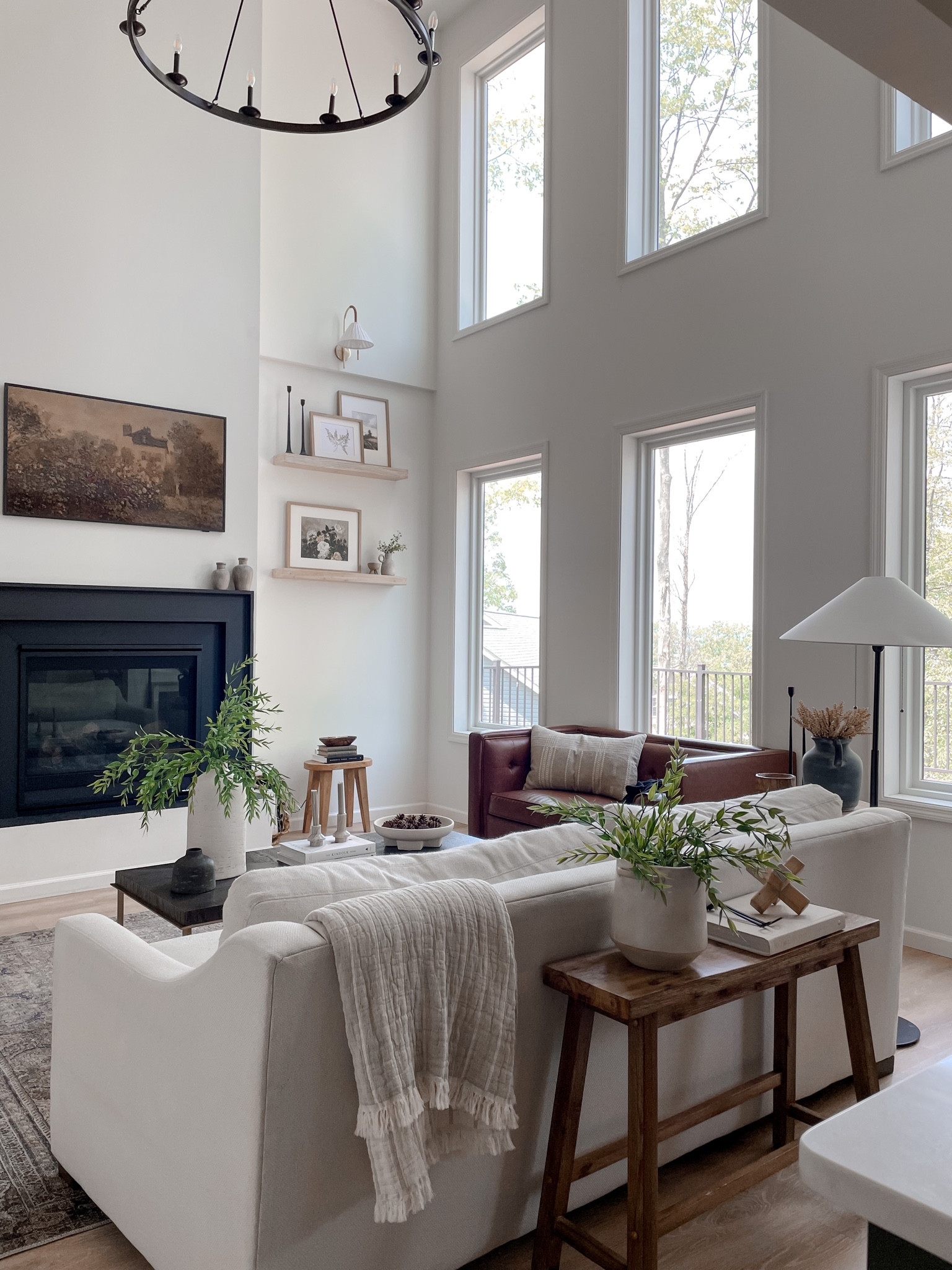 Summer living room refresh 🌱

Living room, living room refresh, throw pillow, throw blanket, bench, coffee table, coffee table styling, shelf styling, living room decor, white couch, leather couch, studio McGee, threshold, Walmart, Amazon home, white living room, transitional living room decor

#LTKunder50 #LTKhome #LTKunder100