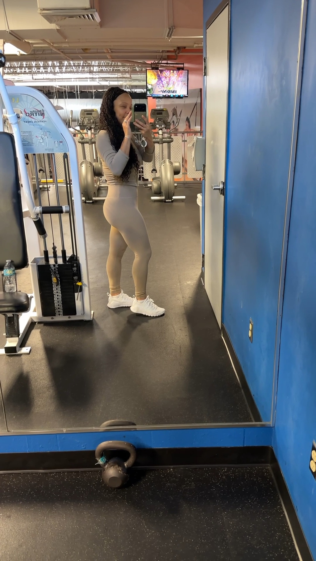 Hi! My name is Jauquese and I wear this #workoutset once a week. It’s super comfortable and lightweight. The material is buttery soft. It’s true to size (I’m wearing a M). I love the neutral color. Sleeves are long sleeves with a hole for your thumb - if that’s how you describe it lol. It’s super cute, but I was sweating during cardio so I rolled them up. Highly recommend - especially for the price (hello Old Navy!)!

#gymclothes #gymfits #gymoutfits #wellness

#LTKootd #LTKfitnessgoals #LTKselfcare