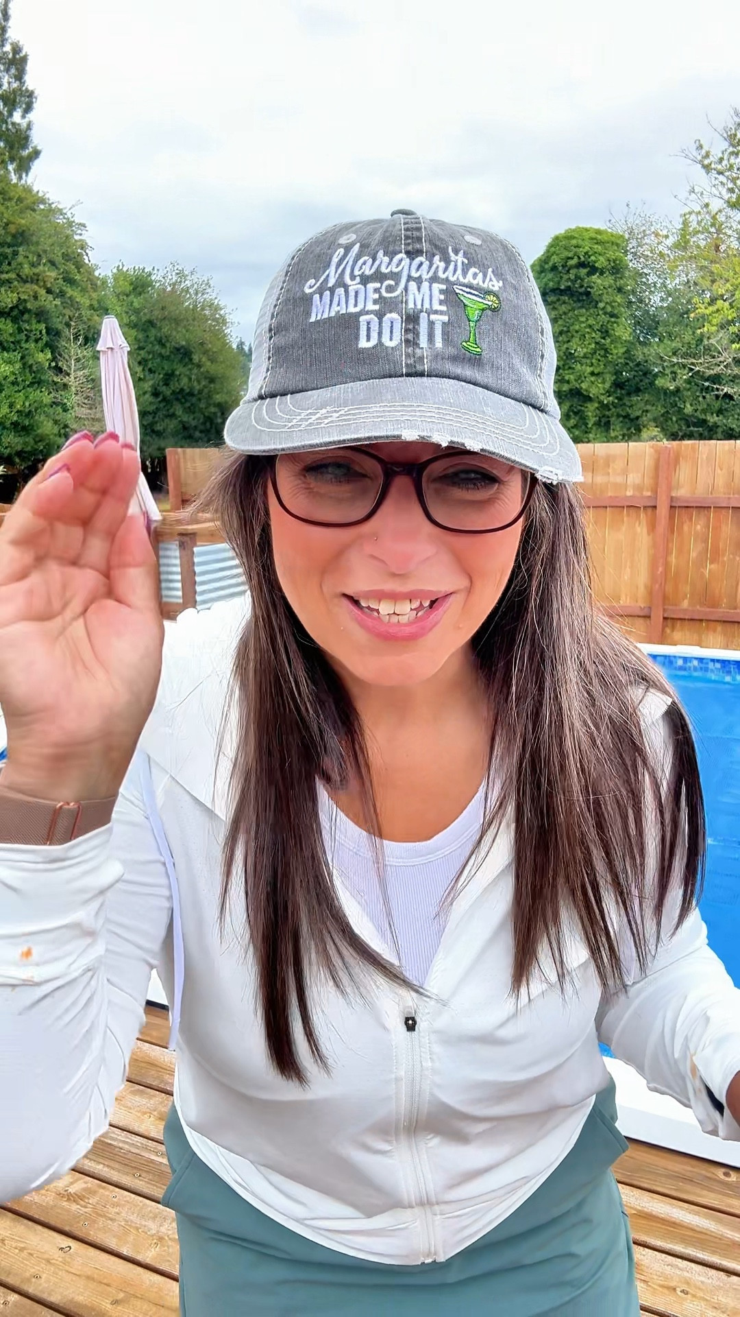 The hat that turns “just running errands” into a whole vibe.
Throw it on with messy hair, beach waves, or a sleek pony — instant cool-girl energy.
It’s casual, it’s fun, and it always makes your outfit look intentional.@katydidusa #katydidlove #katydidpartner 