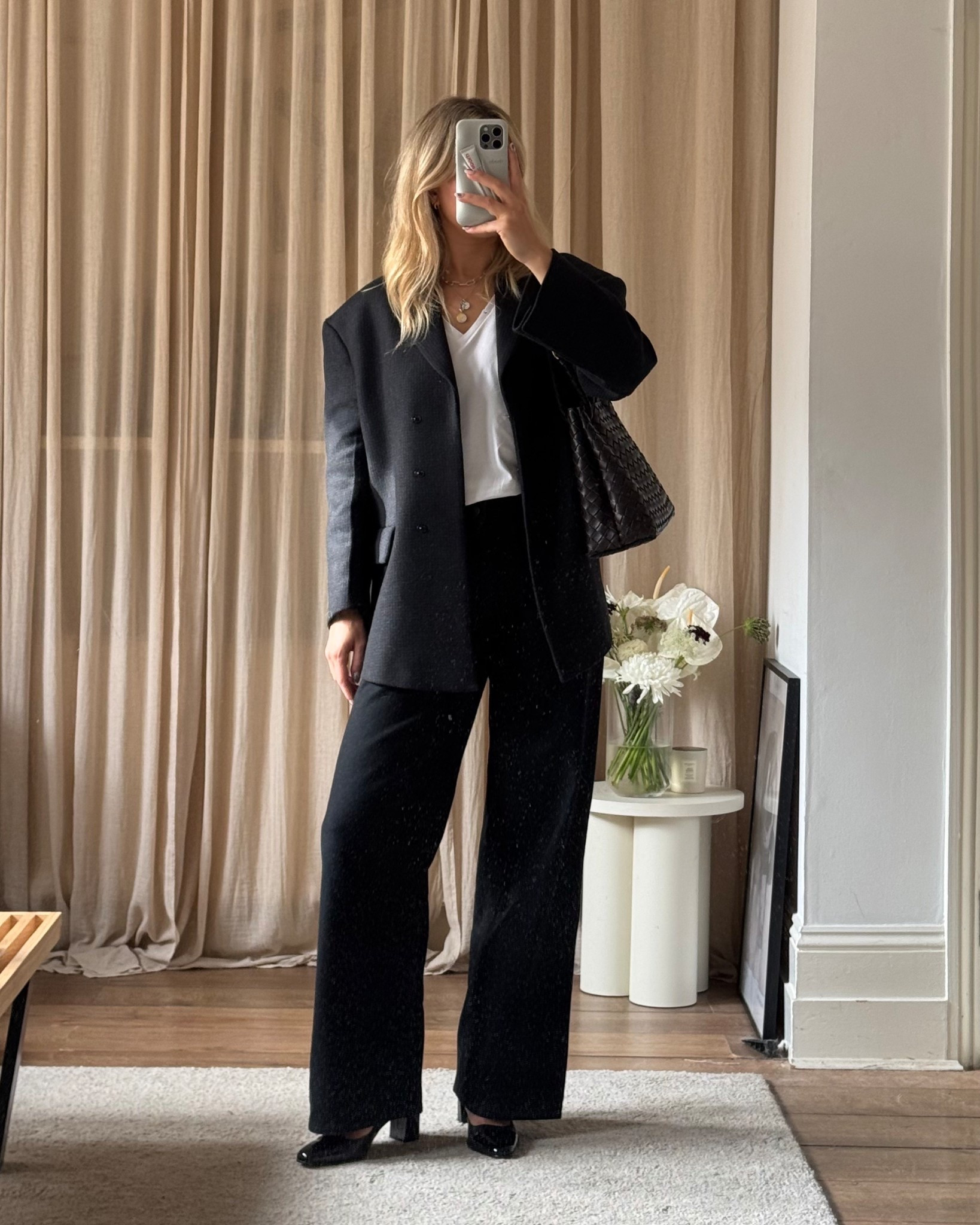 Today’s outfit 🤍

Blazer, v neck tshirt, low rise jeans, Calvin klein, monochrome, simple styling, bottega veneta, andiamo, leather 

#LTKuk #LTKautumn #LTKstyletip