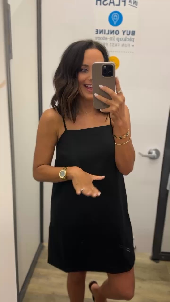 the classiest black mini dress so comfy and flowy! perfect for vacation wear!

#oldnavyfashion #classyblackdress
#minidress #vacationdress