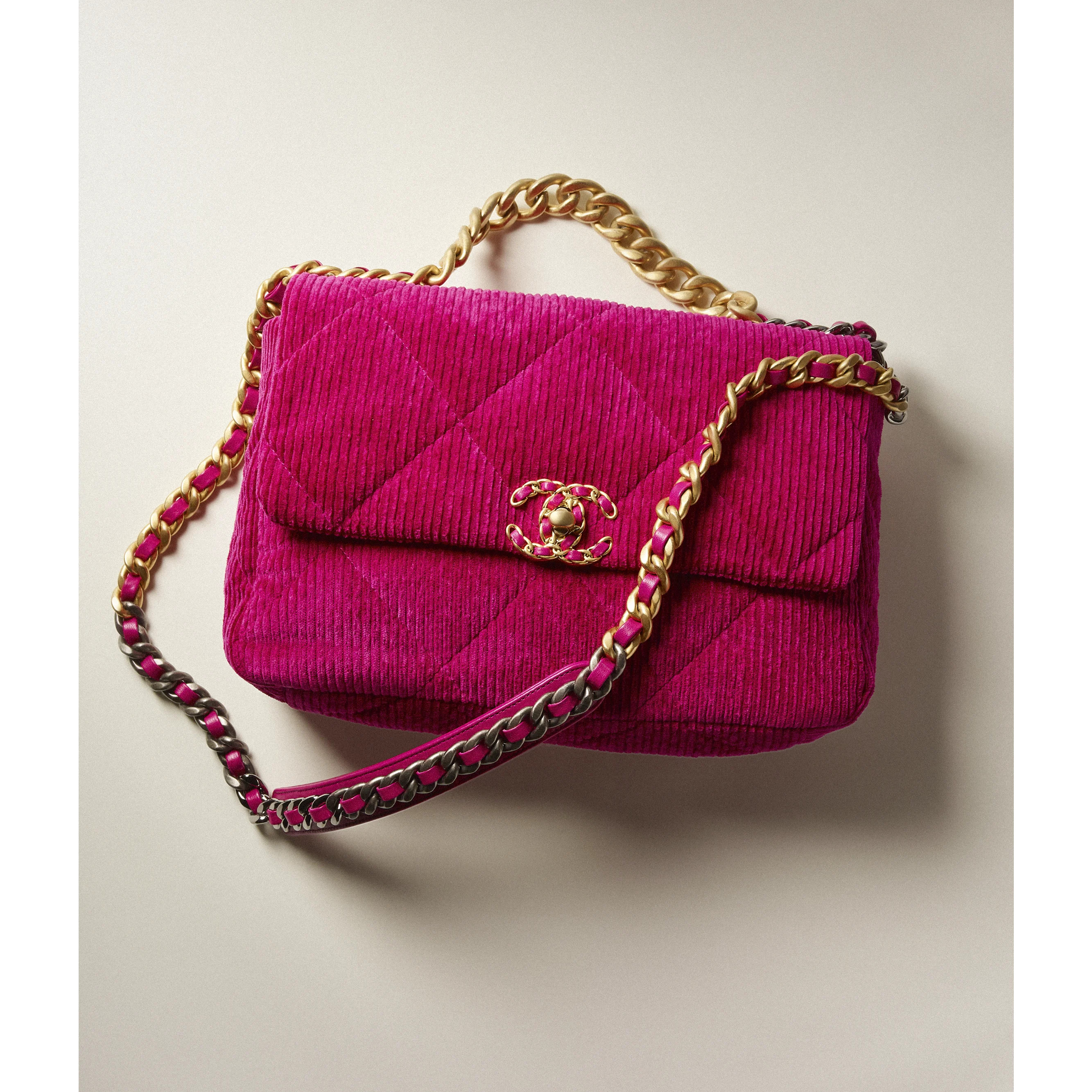 CHANEL 19 Large Handbag | Chanel, Inc. (US)