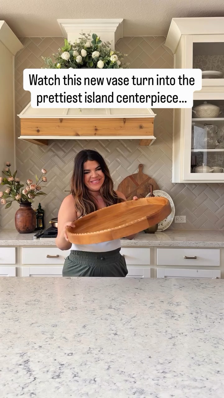 This is your sign to upgrade your island centerpiece 👀
I use this same setup every time… but this new vase just made it look so much more expensive.

Simple, quick, and one of those pieces that instantly pulls everything together.
