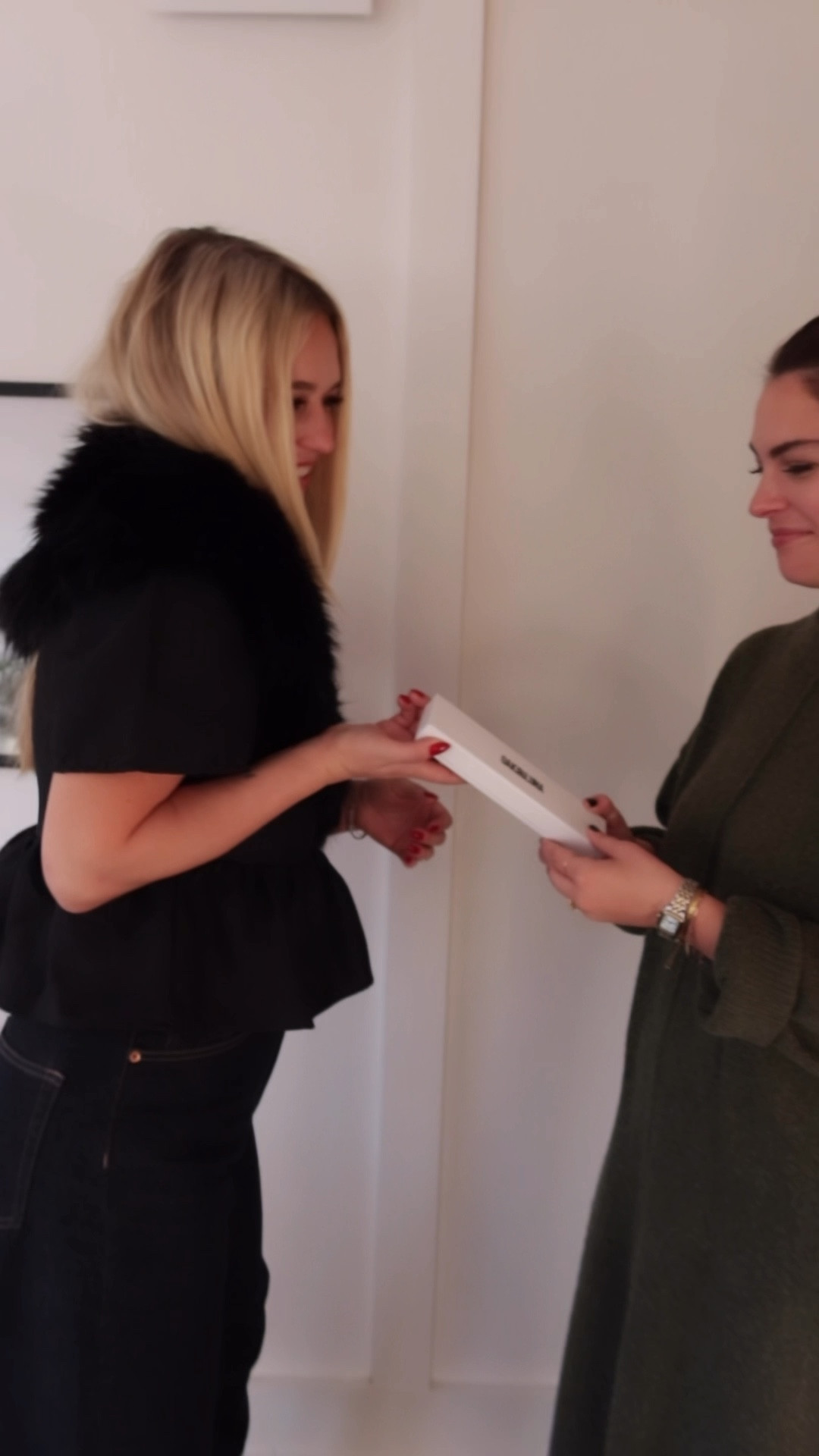 Oak and Luna makes the perfect holiday gift and it is guaranteed to ship by Christmas!!! Obsessed w these personalized nameplate necklaces esp! #ad

#LTKstyletip #LTKfindsunder100 #LTKVideo