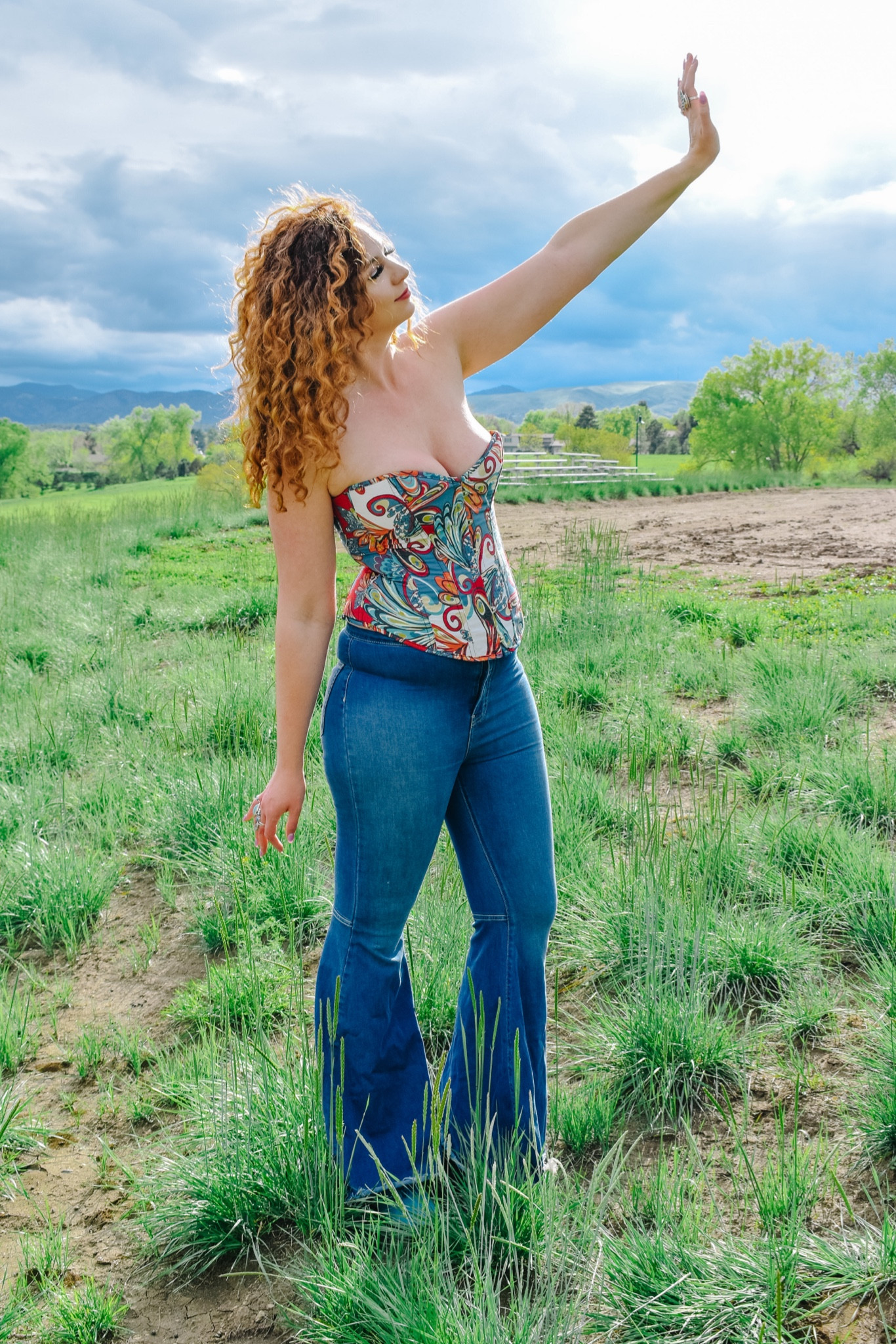 Corset and jeans look! 

Western outfit, SHEIN corset, free people jeans, bell bottoms 