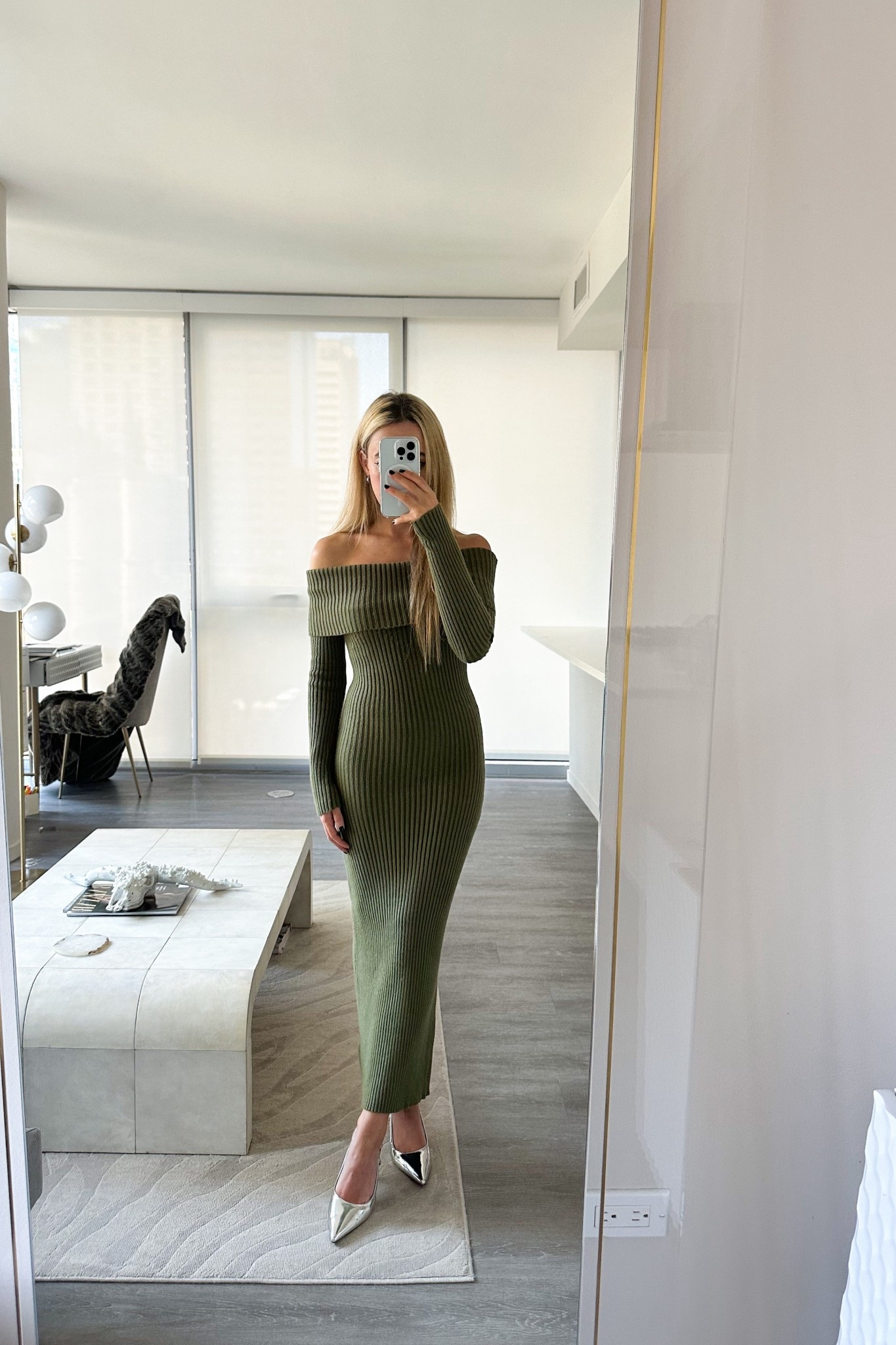 * this dress is on sale && under $100 - perfect for Thanksgiving paired with boots, dinner and drinks, fall date night, or upcoming holiday parties 
 


Ootd style fashion, Chicago outfit, sweater dress, green dress, knit dress, off the shoulder dress 

#LTKHoliday #LTKSaleAlert #LTKFindsUnder100