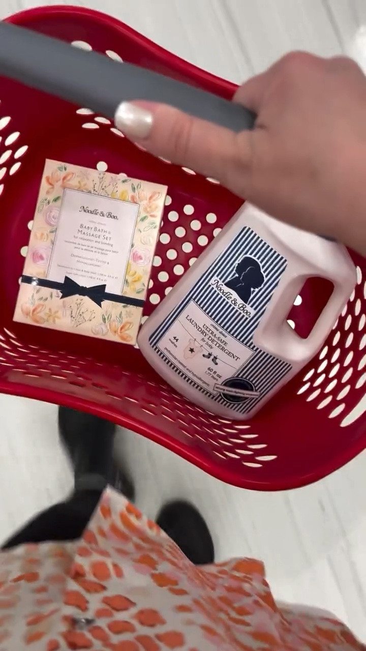 loads of fun ahead 🫧 because @noodleandbooinc essentials are now at Target! #ad Willa has very sensitive skin so we’re extra cautious with what products we use. Whether it’s cleaning her clothes or keeping her delicate baby skin moisturized, we love that Noodle & Boo is effective and nourishing without harsh chemicals! 👏🏼 Every product is hypoallergenic, made in the USA, pediatrician tested… and smells great too 🤍 

Check your local @target for these mom favorites or comment BABY and I’ll DM you a link to shop! #NoodleandBooPartner #TargetBaby #TargetRegistry @targetstyle