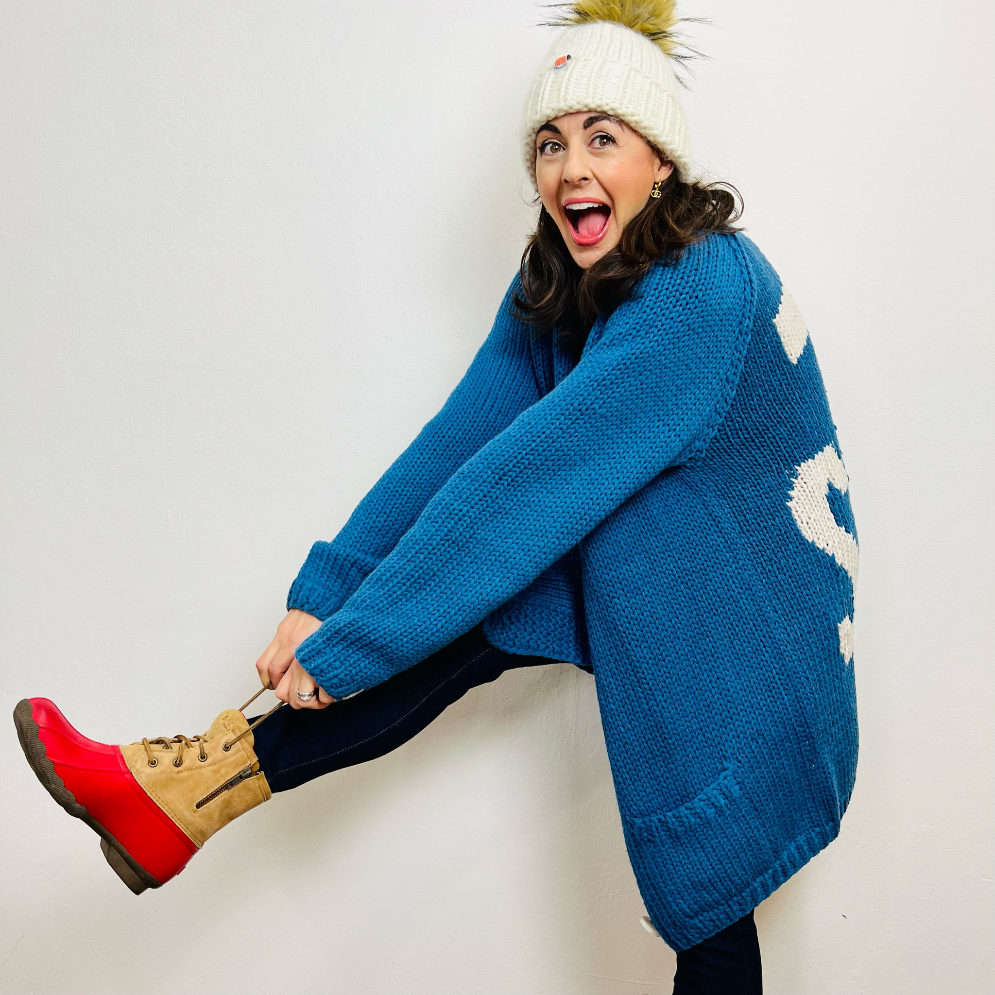 HAUTE MAMA LOOK OF THE DAY
#stylisttip what to wear with skinny jeans in the winter. Treat your skinny jeans like leggings and wear them with long oversized tops and casual flat pull on or lace up boots.

Get my jeans on sale today for $20. If you are between sizes  - size up 