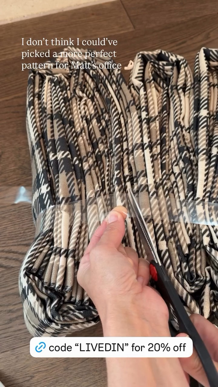 I don’t think I could’ve picked a more perfect pattern for Matt’s office 🤌🏻 @twopagesshade 
@twopagescurtains 
@twopageshome 
@withsarale

#LTKMens #LTKHome