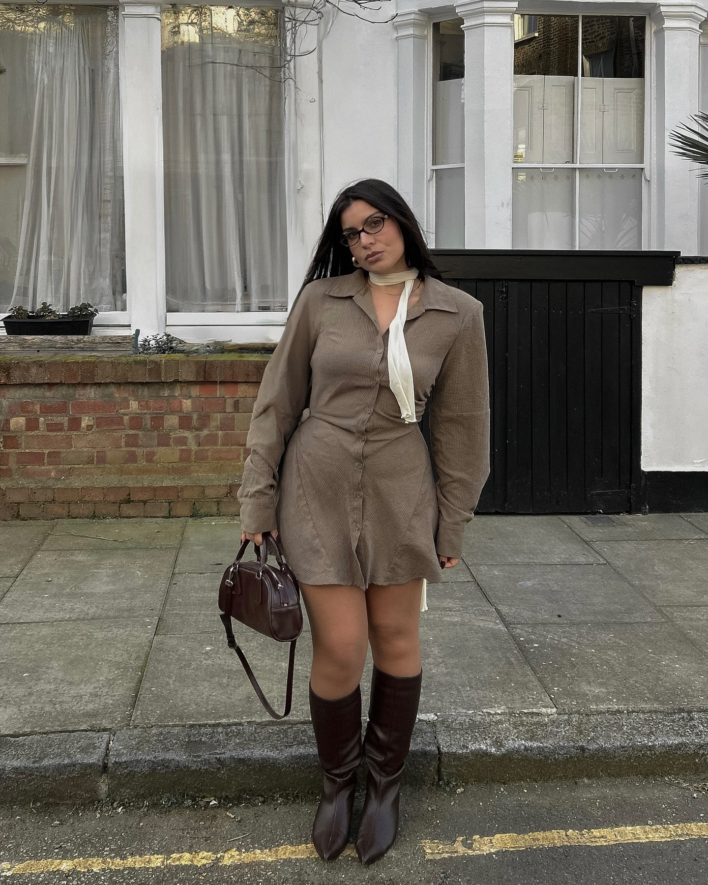 Brown is my new black 🧸🤍
On valide le look ? 

#LondonStyle#StreetStyle#FallFashion#OOTD#FashionInspo#ChicOutfit#NeutralTones#LondonVibes#ClassicLook#Fashionista#TrenchCoatSeason#BootsSeason#EffortlessStyle#AutumnVibes#CityStyle#FashionBlogger#StyleGoals#LondonLife#OutfitInspiration#StyleDiary