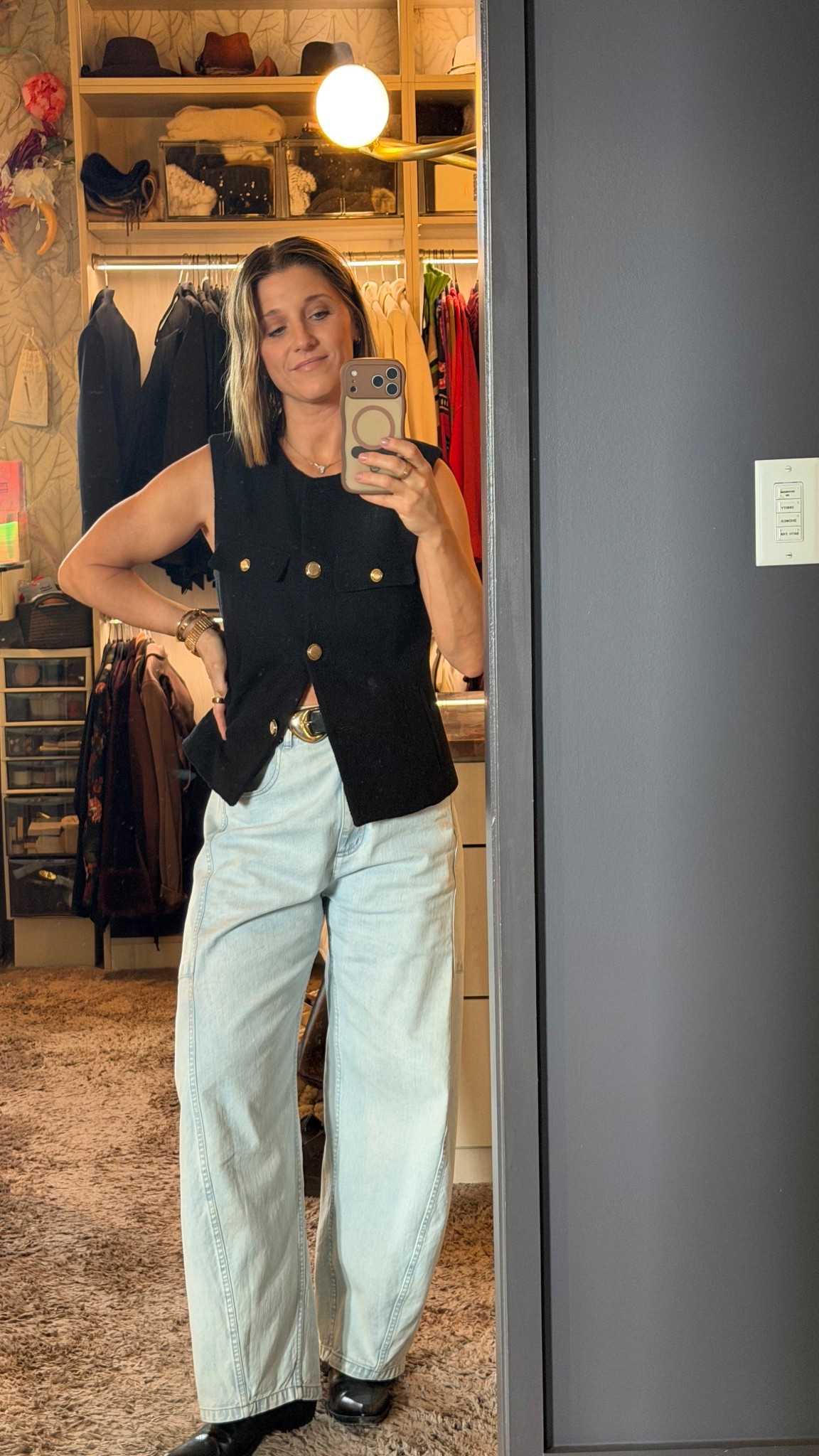 These Tibi jeans are life. Exact pair is from The Wardrobe Cincinnati — linked similar styles here 🤍
My “Steakhouse” necklace is gold but the silver is 🔥 too🤩! 