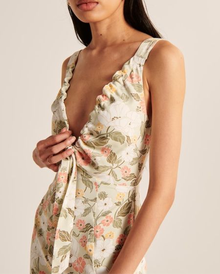 Gorgeous wedding guest dress. Get an extra 15% off when you add it to your cart 🛒!

floral print dress | fall dress | autumn dress | Abercrombie 


#LTKparties #LTKwedding #LTKU