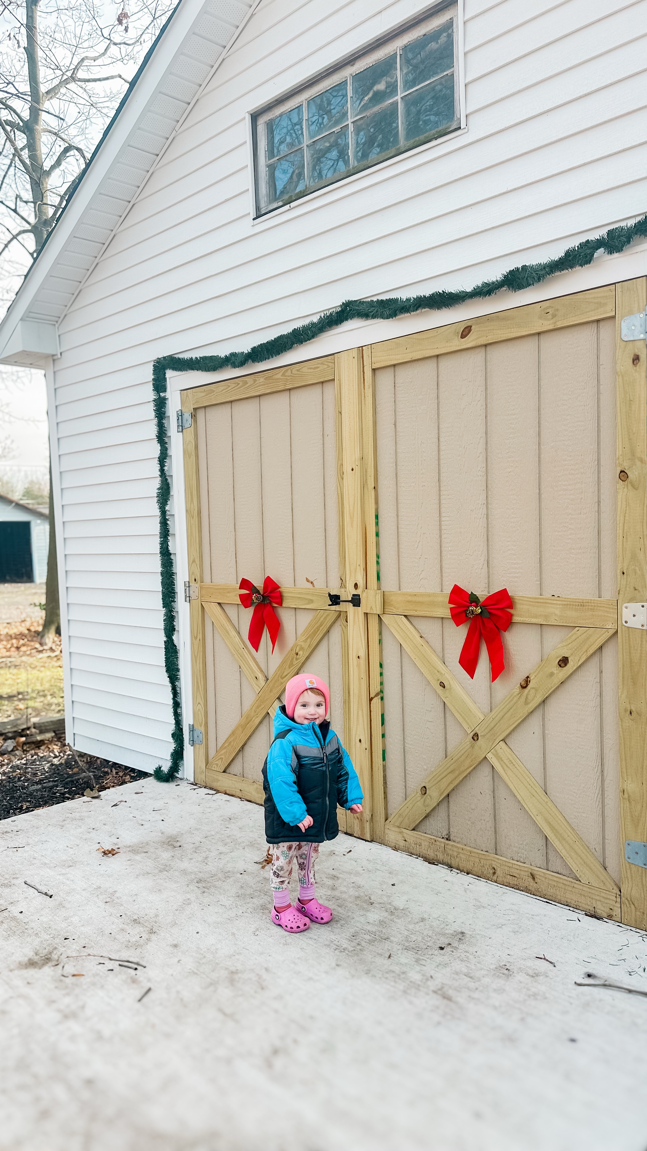 If you have vinyl siding you need these vinyl clips from Amazon. Life saver for decorating!
.
Also using my favorite garland from Lowe’s of course too! 

#LTKHome #LTKSeasonal #LTKHoliday