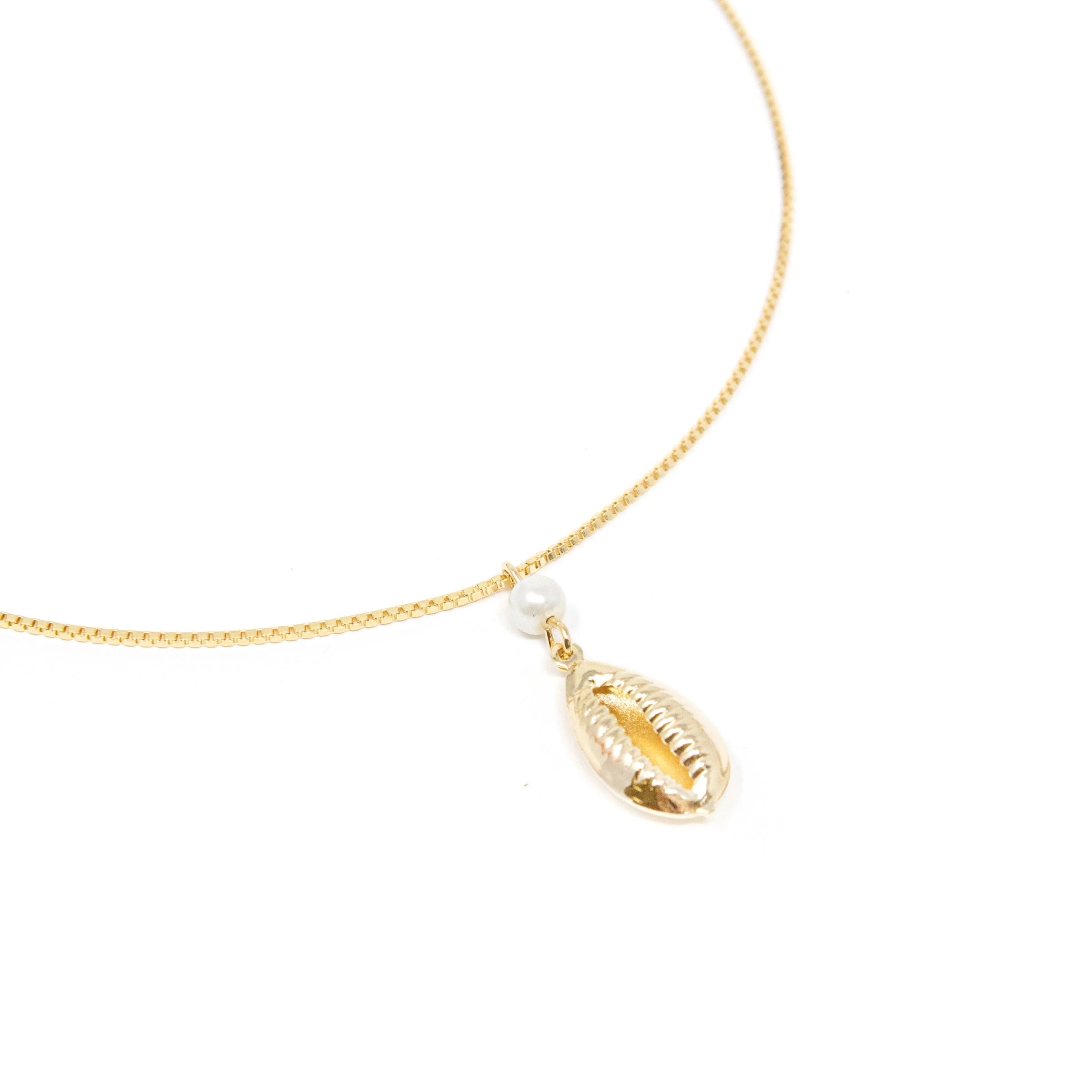 Pearl and Shell Necklace | The Sis Kiss