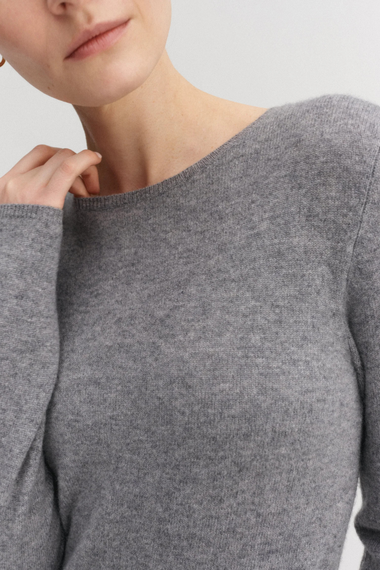 Awa Crewneck Sweater, grey | Almada Label