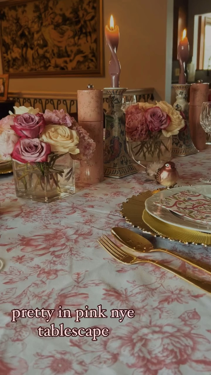 A pretty in pink tablescape for nye - Happy 2025 ✨🪩💖

#Nye #2025 #tablescape #nyetablescape #pinktablescape #interiordesign #grandmillennialdecor #grandmillennial #tablescapes #floraldesign
