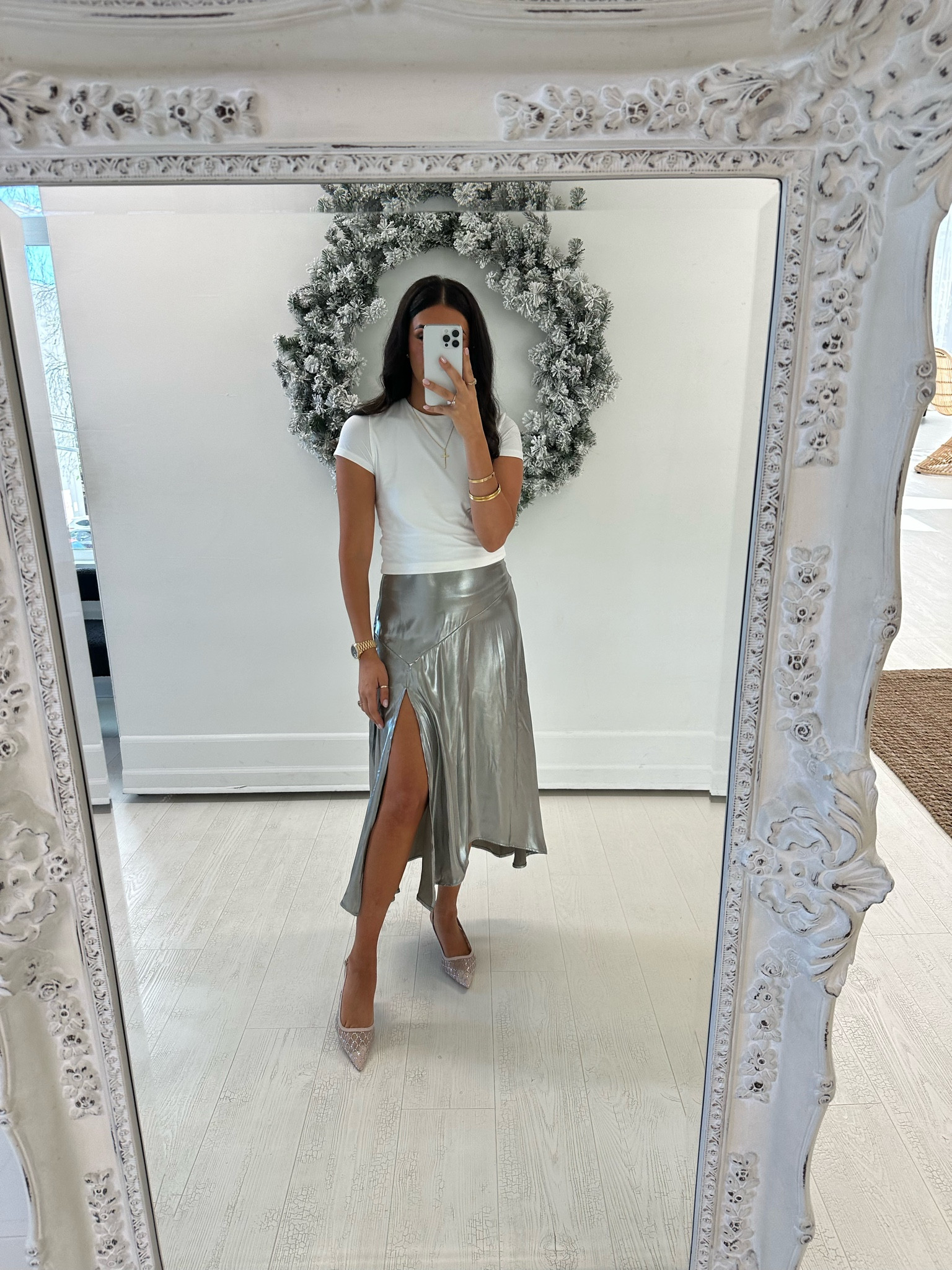 Top: medium 
Skirt: medium 

The slit of this skirt makes it more flattering! Paired with this simple white tee that I love from Target @target @targetstyle #targetstyle #targetpartner #ad