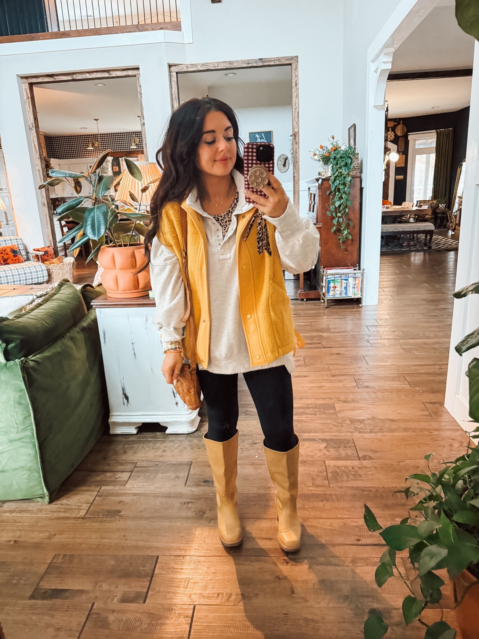 Comfy winter OOTD travel fit! Loving a pop of color right now! 