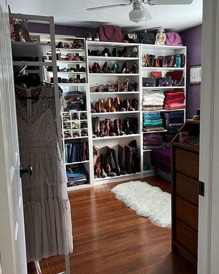 A new closet update is now on the blog thanks to a broken garment rack that needed replacing 😂

#closetorganization #closetgoals #closetroom #closetdesign #shoes #sweaters 

#LTKhome