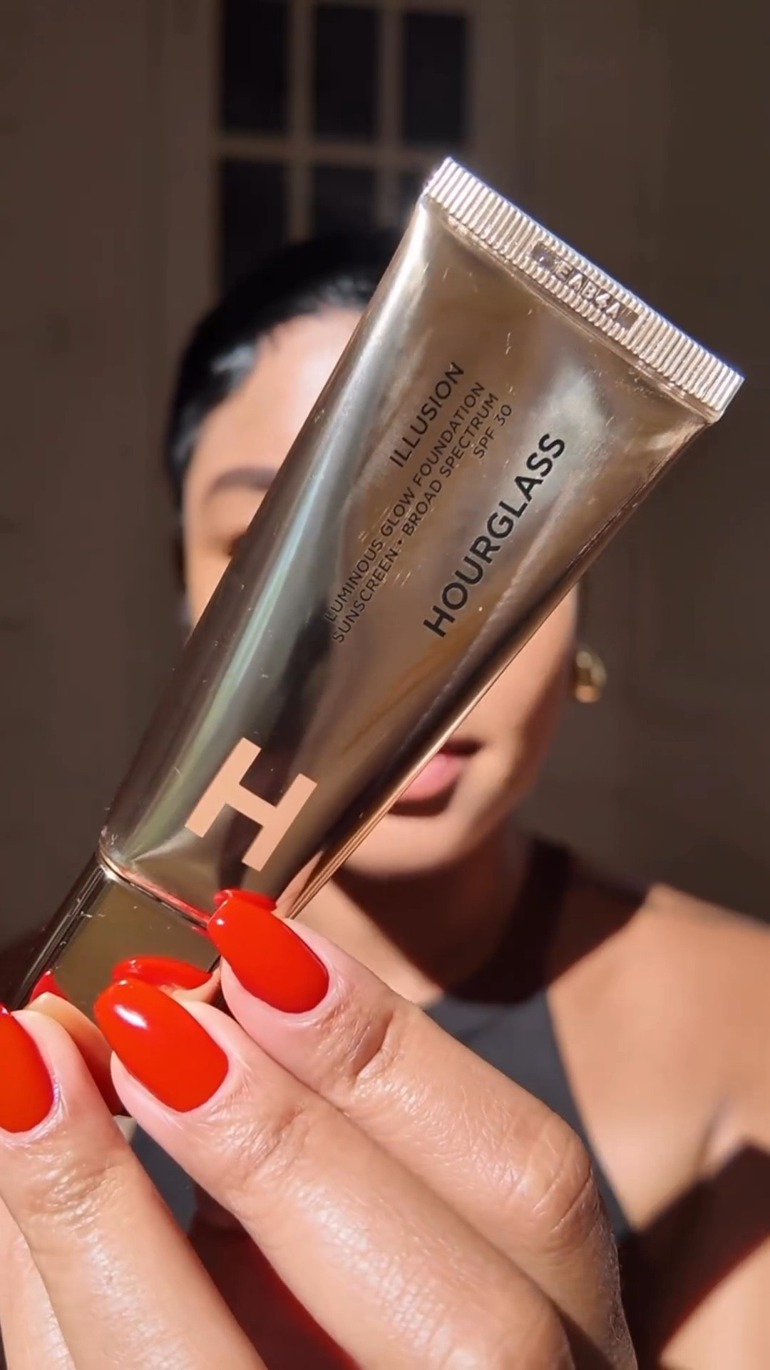 You know I’ve been on my skincare journey and what I’ve learned is that I don’t have to pick between taking care of my skin and wearing makeup. That’s why I’ve been loving this @hourglasscosmetics trio. 

The foundation melts right in and actually hydrates while giving me that luminous coverage. The concealer is full coverage but still weightless and doesn’t crease which is a must for me. And the setting powder? It blurs everything while still looking natural on the skin. It’s makeup that doubles as skincare, and honestly, that’s what makes me feel the most confident!

If you’ve been looking for products that give you both healthy skin and a flawless finish, you need to try these Hourglass products for yourself. I think you’ll love it as much as I do. #hourglasspartner

#LTKselfcare #LTKgrwm #LTKBeauty