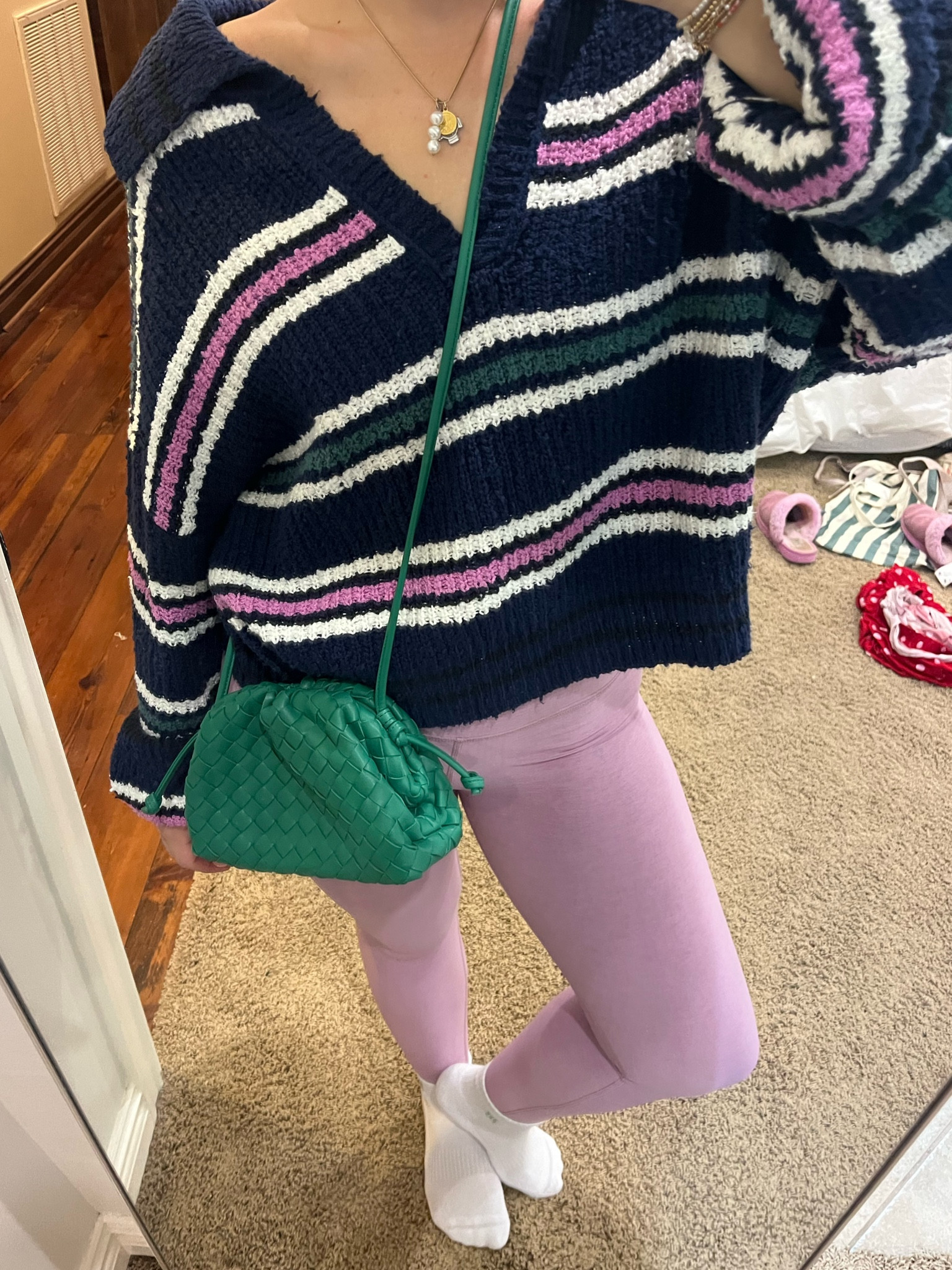 comfy & cute outfit to lounge around in!!! + threw on my favorite amazon purse!!

#LTKStyleTip #LTKActive #LTKFindsUnder50