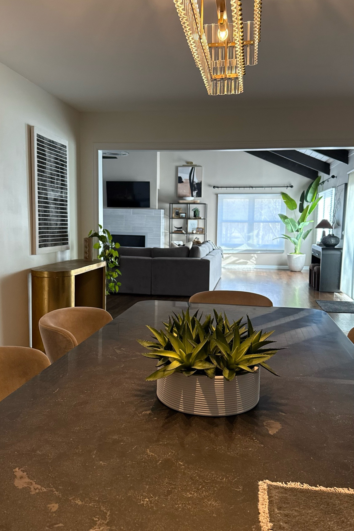 #diningroom #greatroom #arhaus #walmart #amazon #amazonhome #wayfair #tjmaxx #consoletable #wallart #abstractart #lighting #ottoman #lightfixture