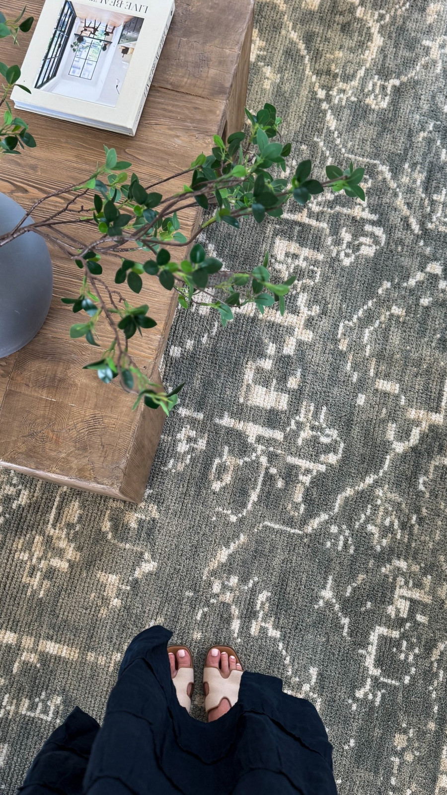 Loving the layered textures with this new rug It’s the Seraphine hand-knotted wool…