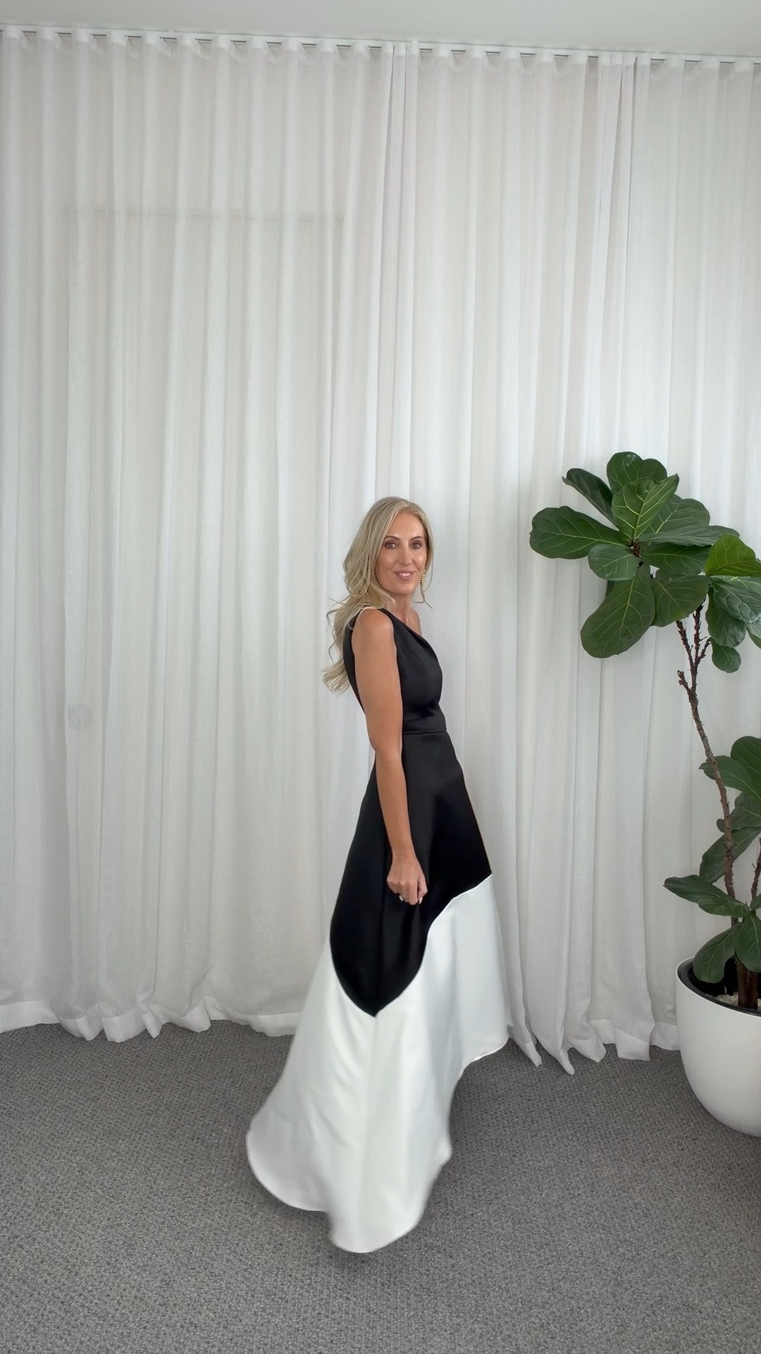 I’m wearing a size XS and I’m 174cms and usually an 8 in tops and 10 in bottoms. No stretch in fabric. 

#LTKdresses #LTKaustralia #LTKstyletip