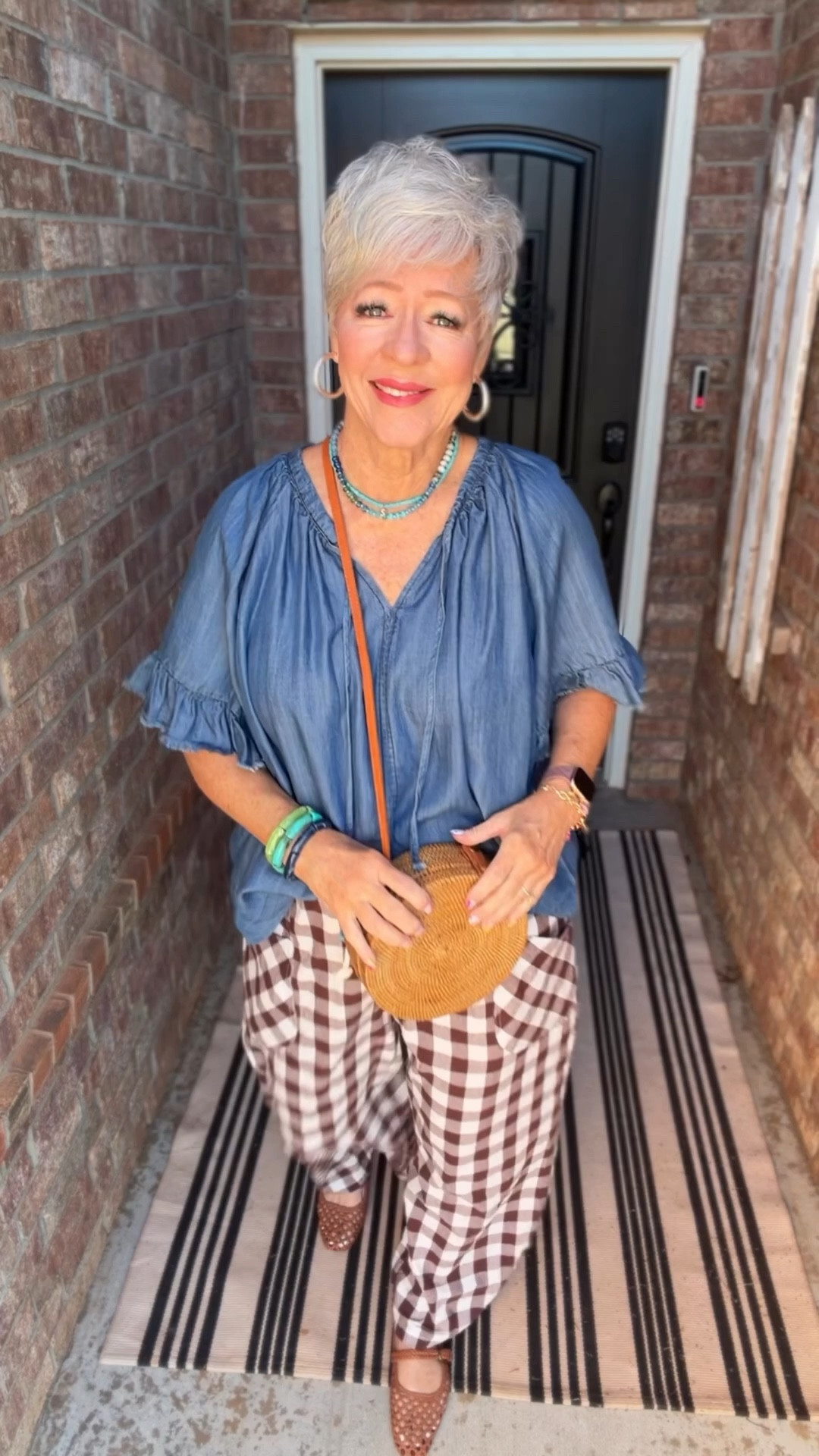 Sometimes all it takes is a great pair of pants to pull everything together 🤎✨

These brown checked pants are giving all the cozy + classy vibes and I am HERE for it!

Added a fresh haircut (because why not 😉), my favorite little purse, and stacked up some cute bracelets to finish the look.

It’s the little details that make an outfit feel like YOU.


#LTKMidsize #LTKootd #LTKOver40