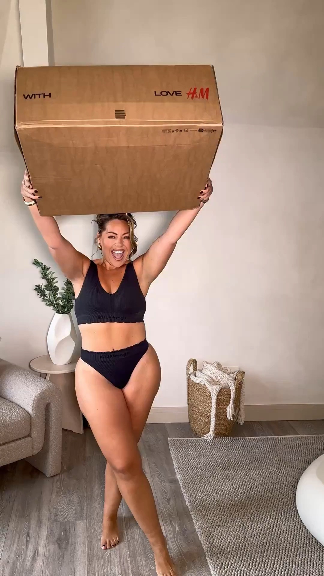 H&M NEW IN 😍 the scuba blazer is 10/10 omg! 👏 the way it makes your figure look is SOMETHING ELSE 👌🏻

The knit dress wow! The kind cardigan also wow! I mean tbh I just love it all 😍

I’m a UK size 12 and I wear size 28 regular in the jeans. Best jeans you will ever buy also! 👏

#LTKdatenight #LTKmidsize #LTKautumn