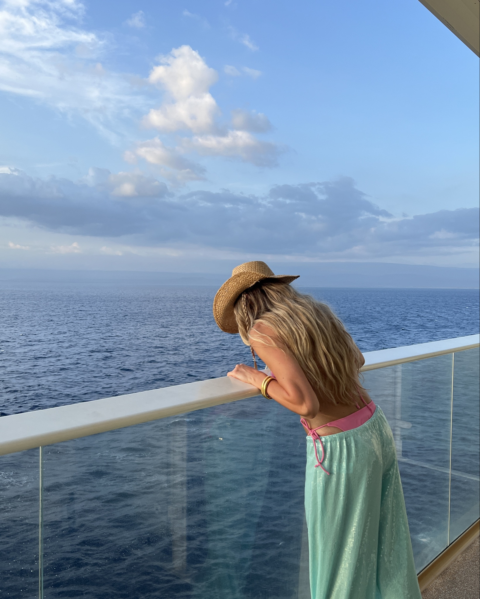 I fear that these viral sequin pants are very WORTH IT. Especially if you have long legs!! The outfit combinations are endless and they can be dressed up or down. We love a universal piece ✨🩵

They come in a few different colors!

#LTKStyleTip #LTKSwim #LTKFindsUnder50