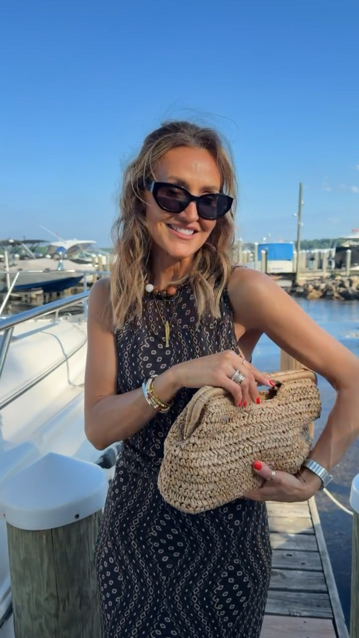 The dress that makes summer dinner dressing ridiculously easy. 🤎⚓️

Comment MARINA and I’ll send you links to my entire outfit! ✨

This ruched side dress was an instant yes the moment I put it on. The print, the midi length, the easy way it just works. Wore it for an evening at the marina and it felt completely at home! 

@evereveofficial @sanctuaryclothing  #EVEREVEMarina

#LTKootd #LTKSeasonal #LTKTravel
