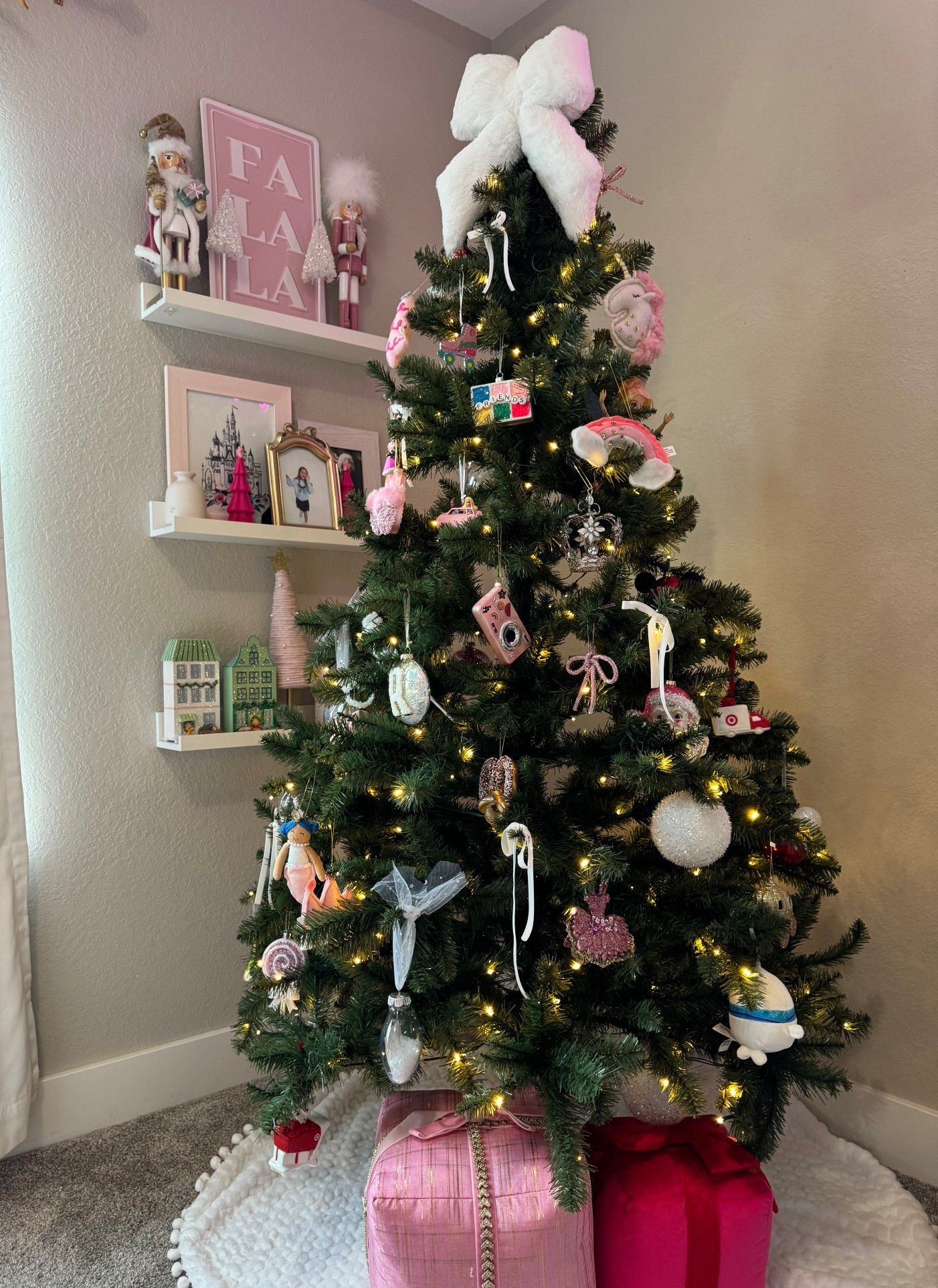 The sweetest pink Christmas finds! 💗✨

#LTKSeasonal #LTKHome #LTKHoliday