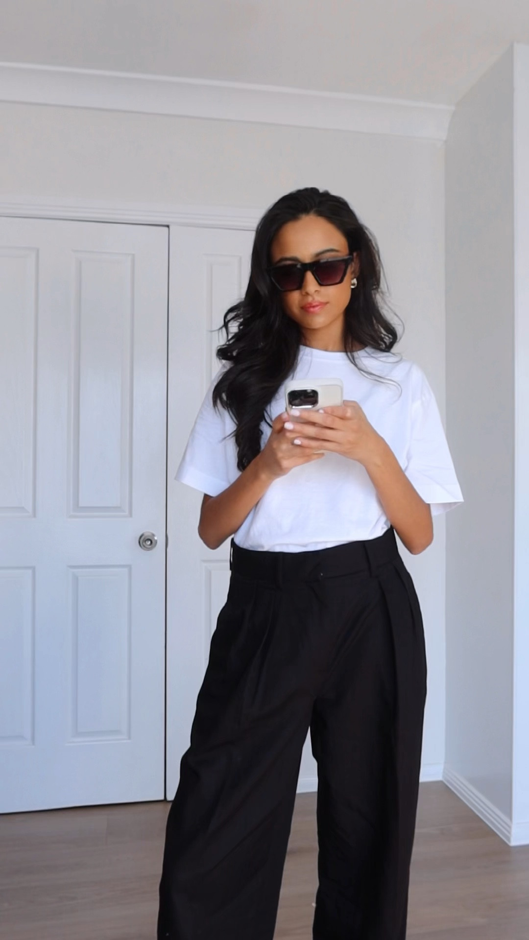 A 5 min fit: white t-shirt & black pants

#LTKstyletip #LTKaustralia #LTKworkwear
