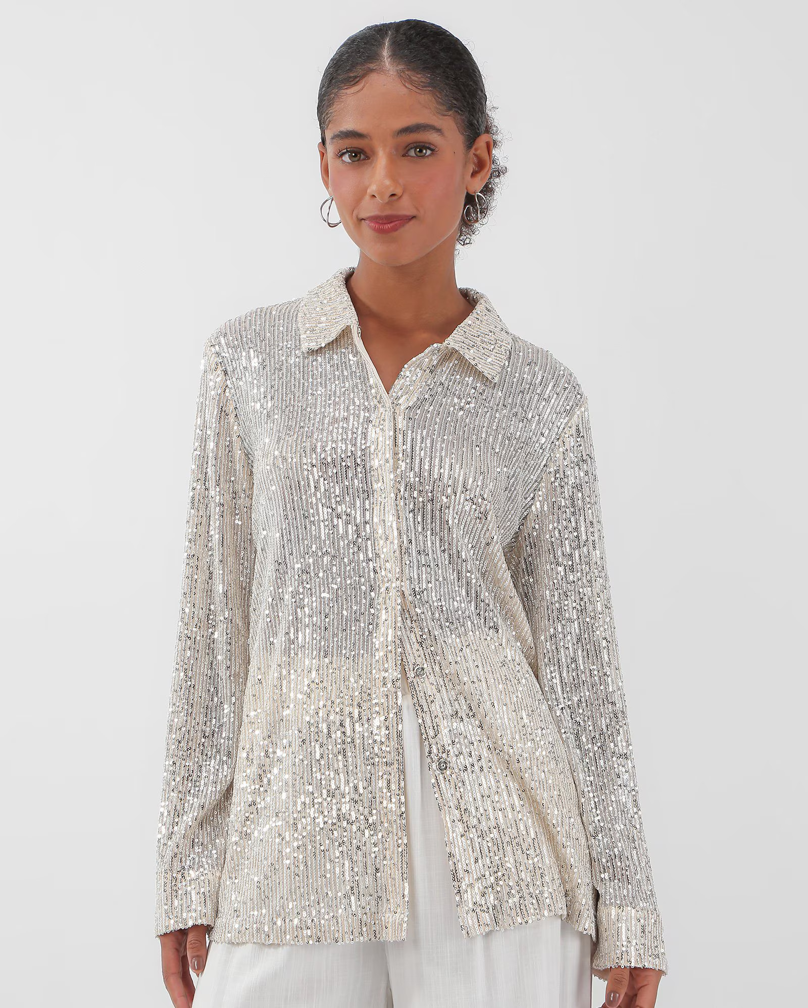 Camisa feminina manga longa em paetê prata | AK by Riachuelo | Riachuelo (BR)