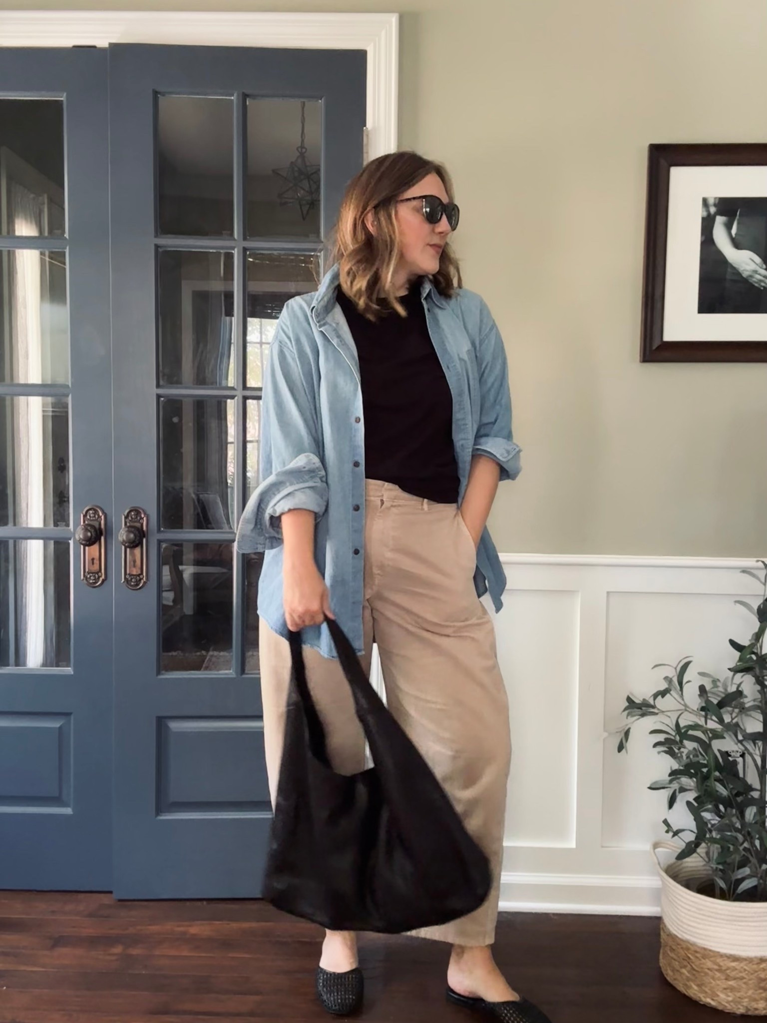 Classic Look 2- 

Bag - Lindsey Tote in Black 
Tee- Old Navy 
Button Down - Vintage RL 
Khakis - Gap - tts 
Slides- Old Navy - tts

#LTKItBag #LTKSeasonal #LTKStyleTip