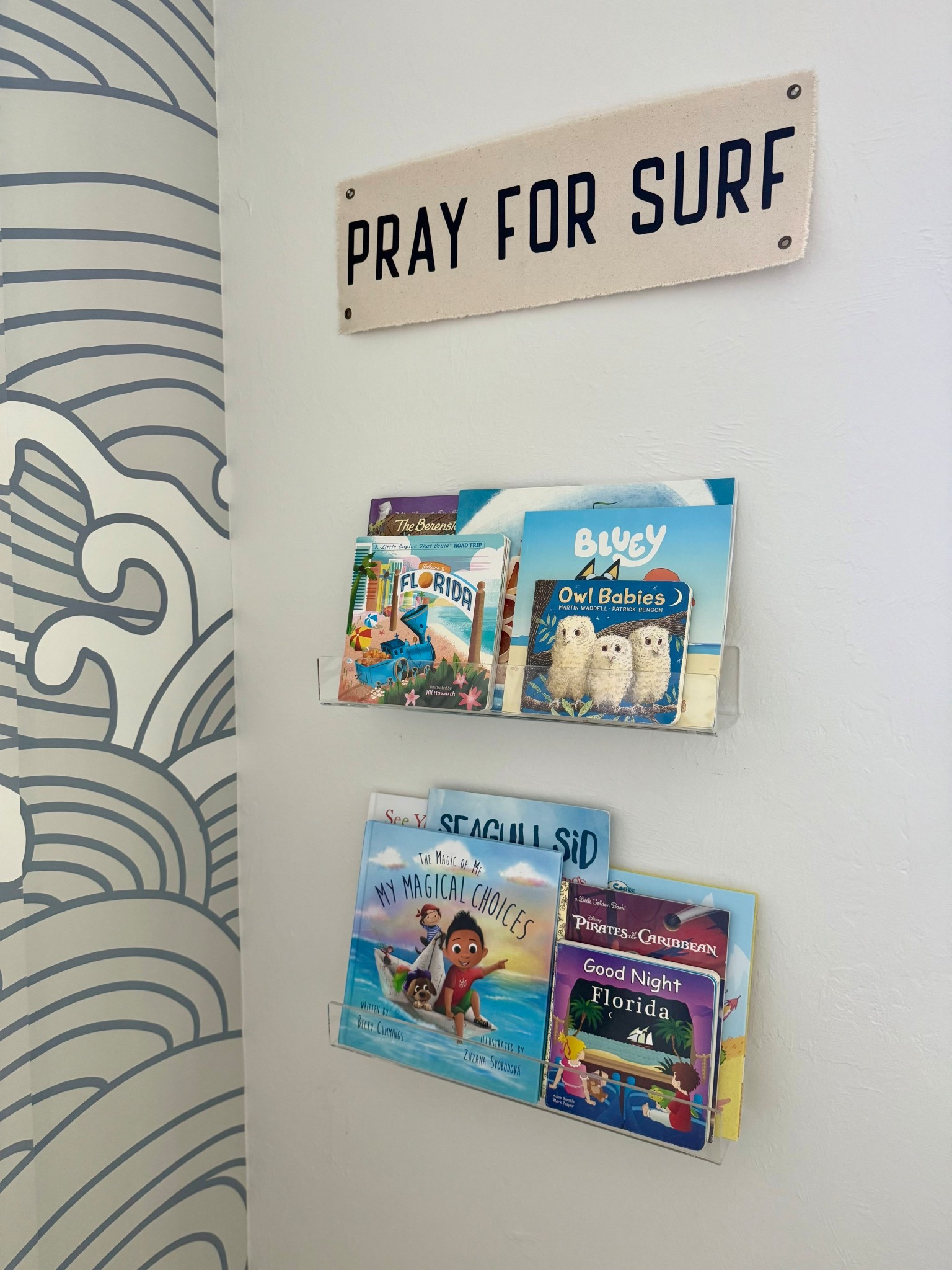 Bringing coastal vibes to story time 🌊
These acrylic shelves are perfect for displaying our fave beach books — and yes, they’re Amazon finds!
Swipe through for easy links + budget-friendly picks that make any nook feel vacation-ready ☀️🏖️
#LTKhome #BeachHouseVibes #KidSpaceGoals

#LTKHome #LTKFindsUnder50 #LTKFamily