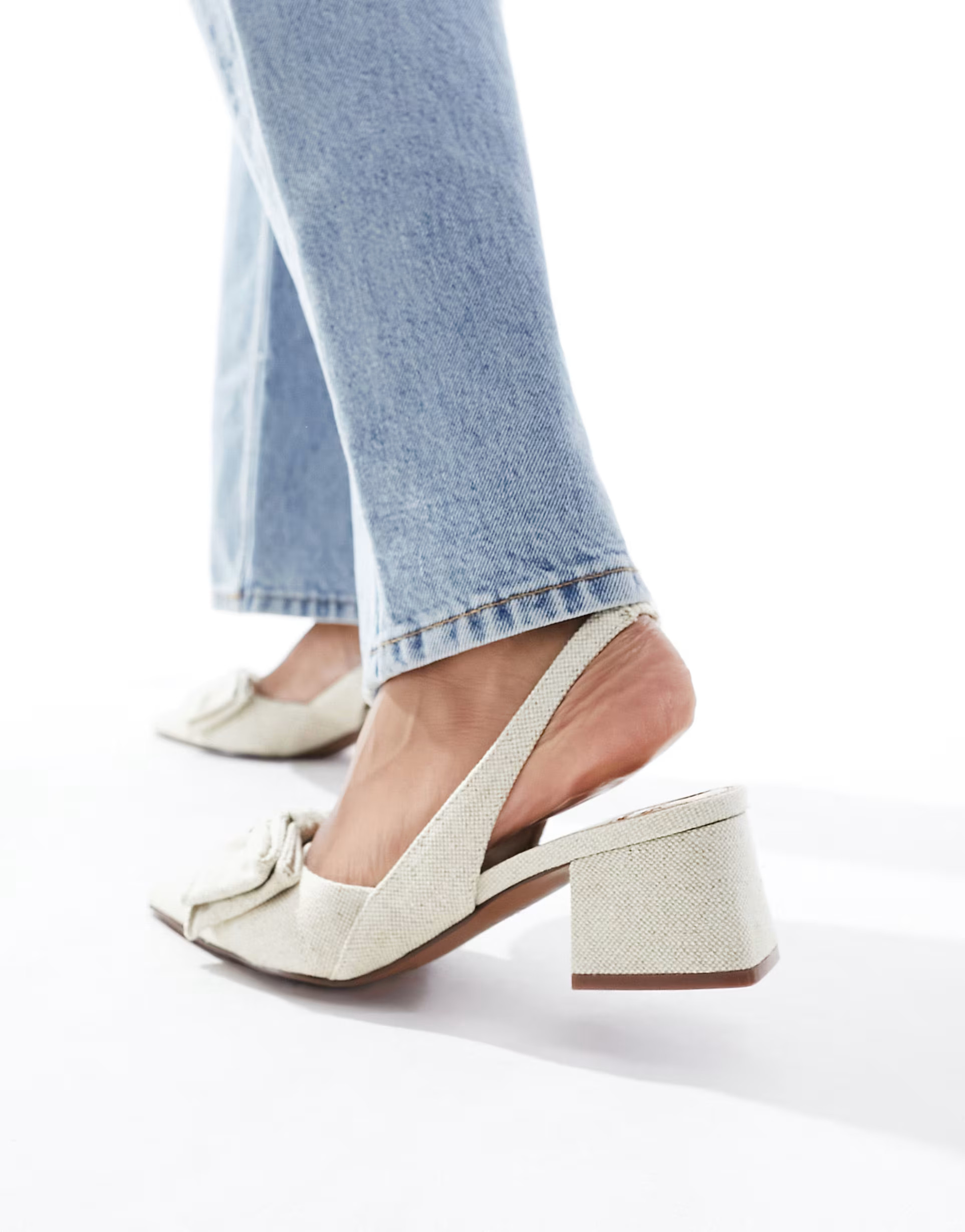 ASOS DESIGN - Symphony - Slingback-schoenen van natuurlijke stof met blokhak en strik | ASOS | ASOS (Global)