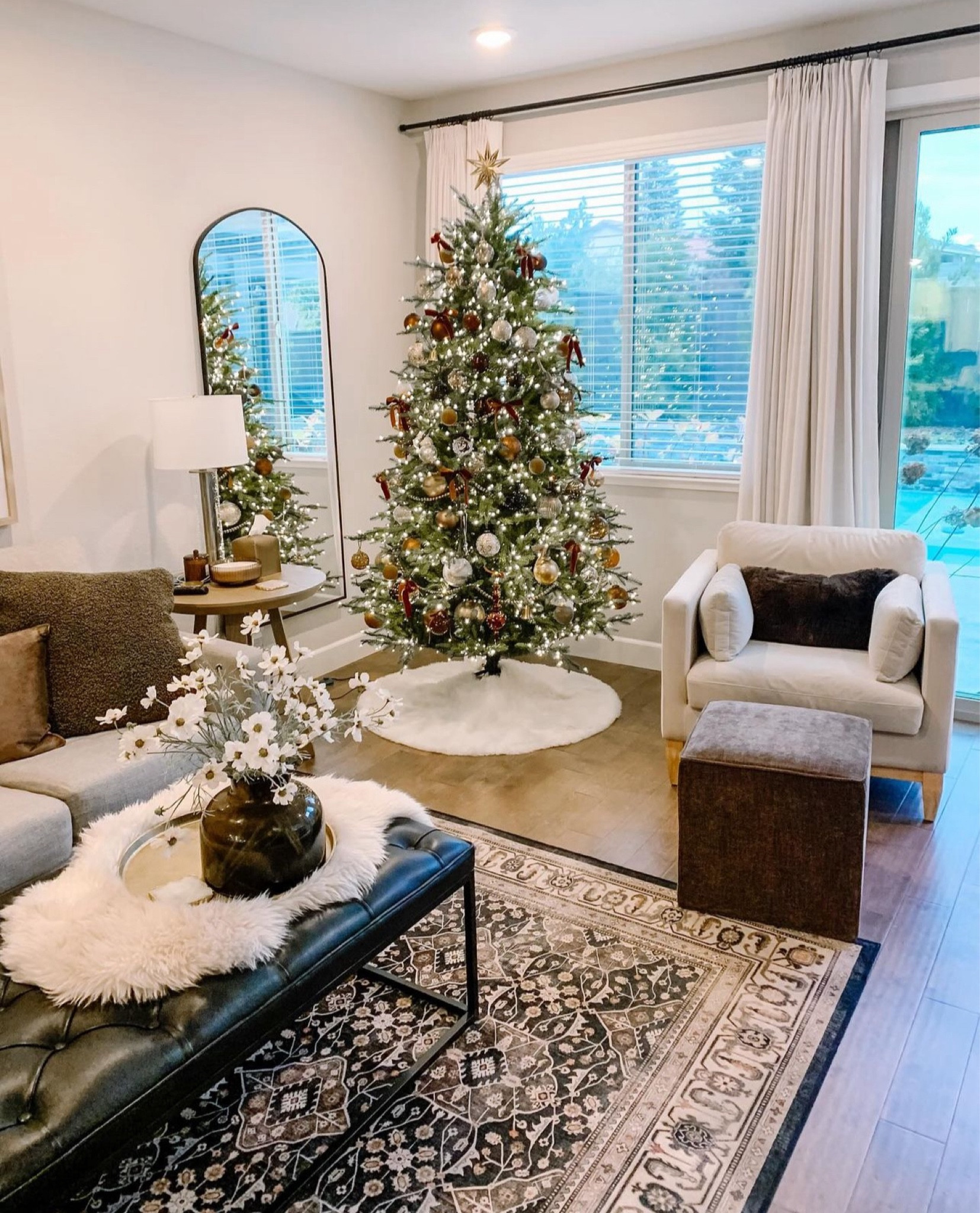 Holiday living room | holiday decor 

#LTKHome #LTKSeasonal