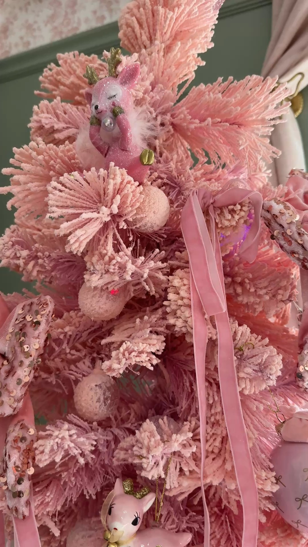 Baby girl pink Christmas tree 😍🎀 