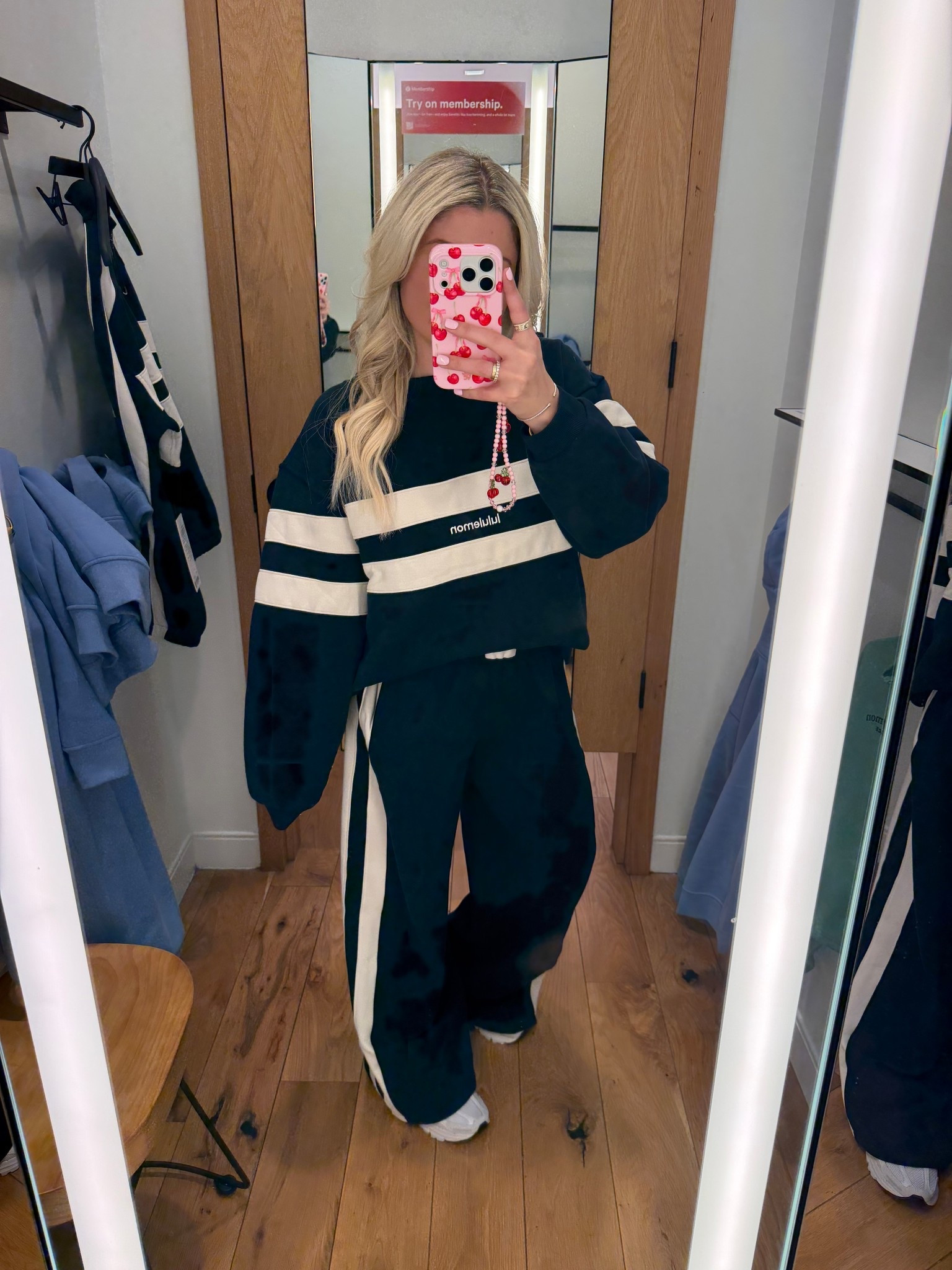 New striped @lululemon set
Size xs