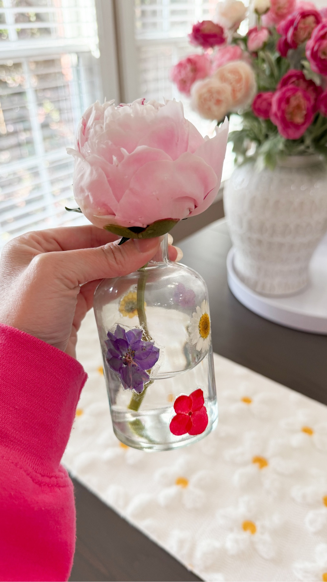 This DIY Summer craft idea is so easy and fun! It would be a great craft night or girls night activity. 

#LTKMothersDay #LTKSeasonal #LTKdayinmylife
