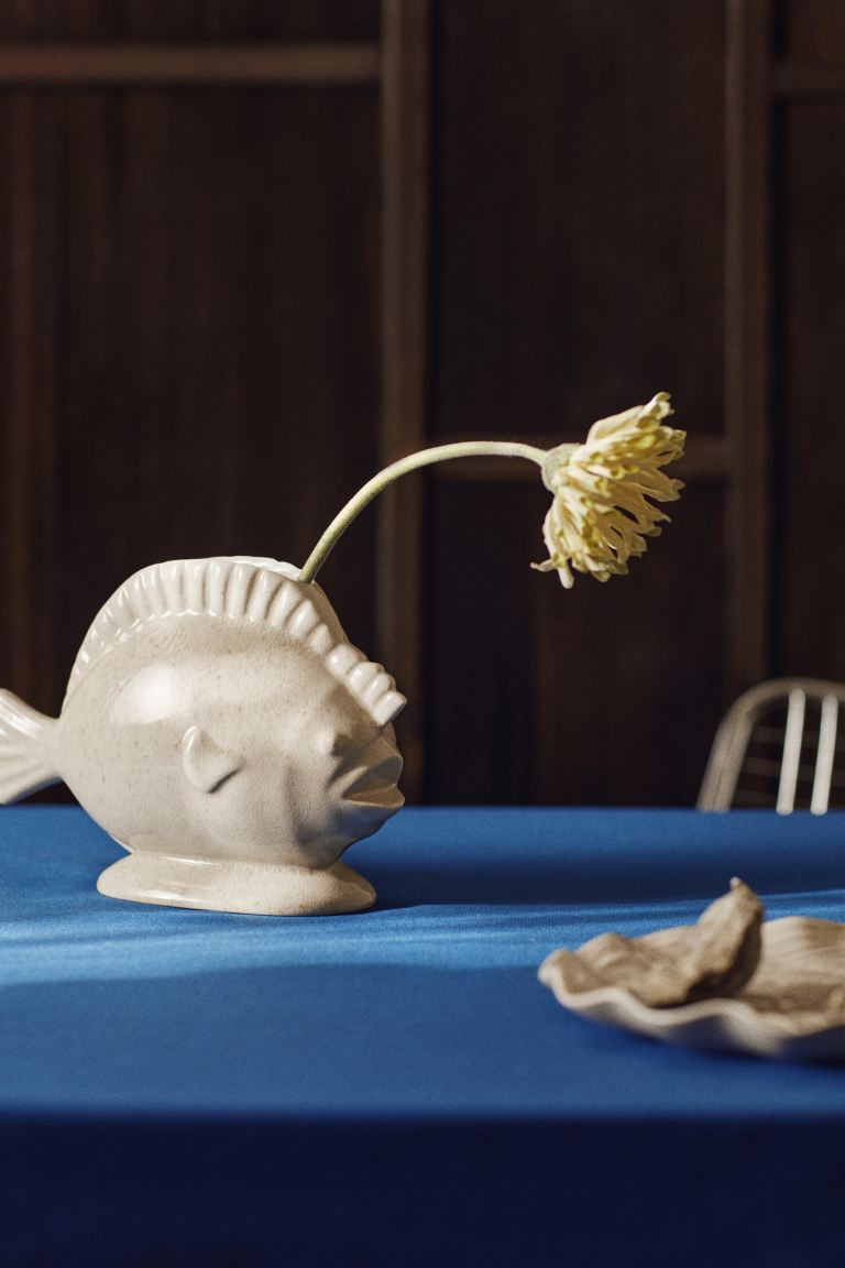 Fish-shaped stoneware vase - Light beige - Home All | H&M GB | H&M (UK, MY, IN, SG, PH, TW, HK)