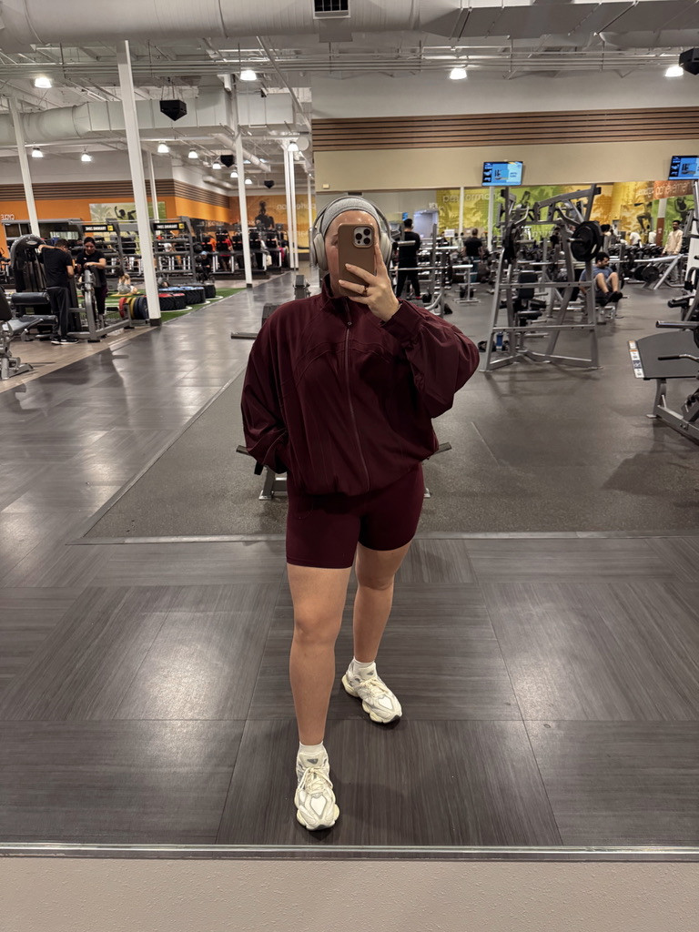 Midsize Gym OOTD 🏋️‍♀️💪 I am still loving these relaxed define jackets from Lululemon. Wearing a size Large/12 in everything!  

 #LTKActive #LTKMidsize #LTKFitness