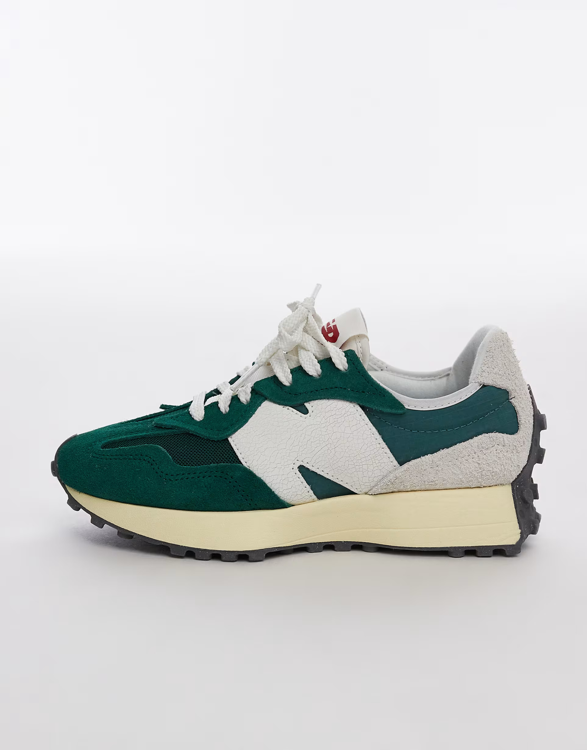 New Balance 327 sneakers in green with white detail | ASOS (Global)